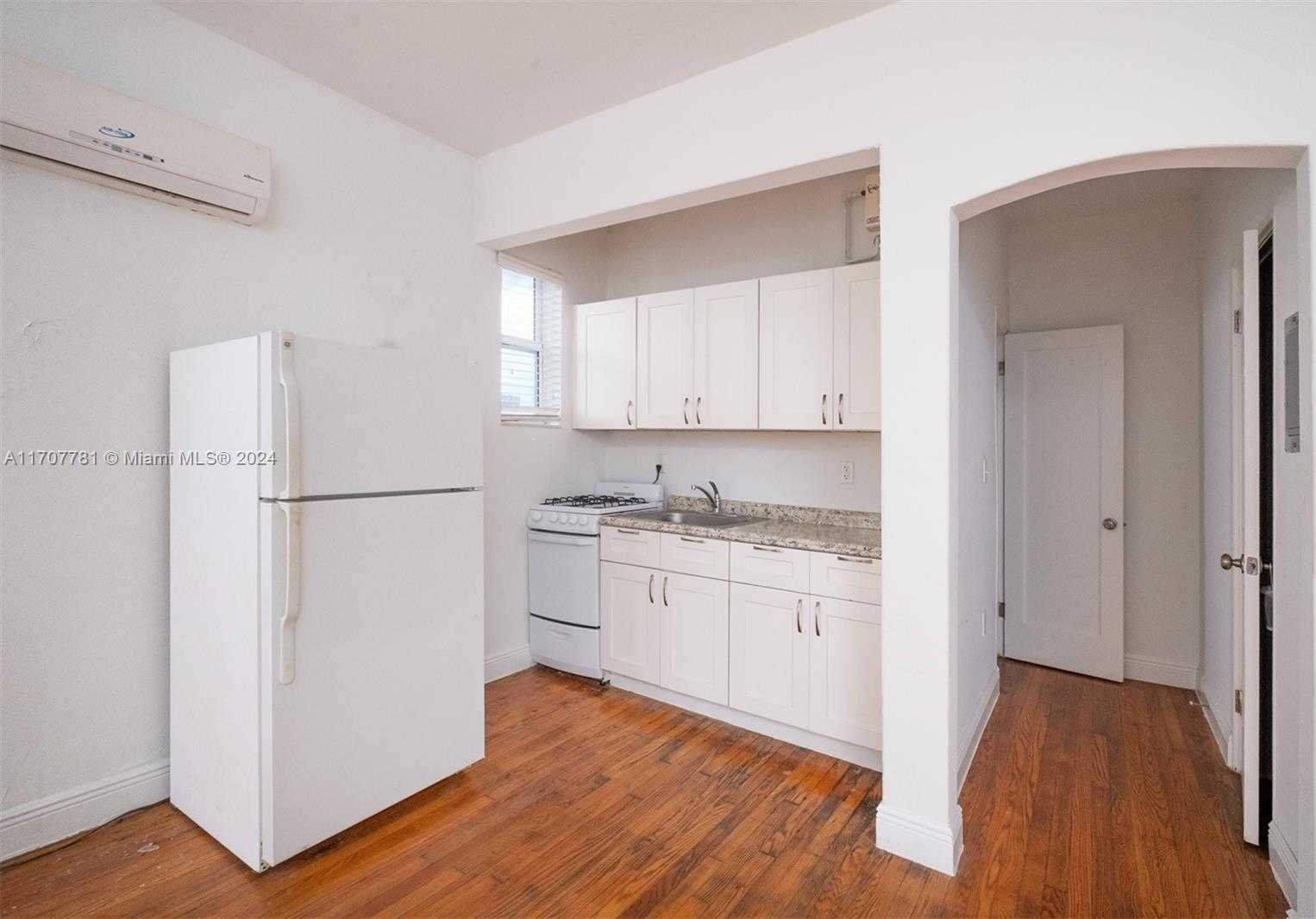 Small Image of 7936 HARDING AVE, Miami Beach Number 11