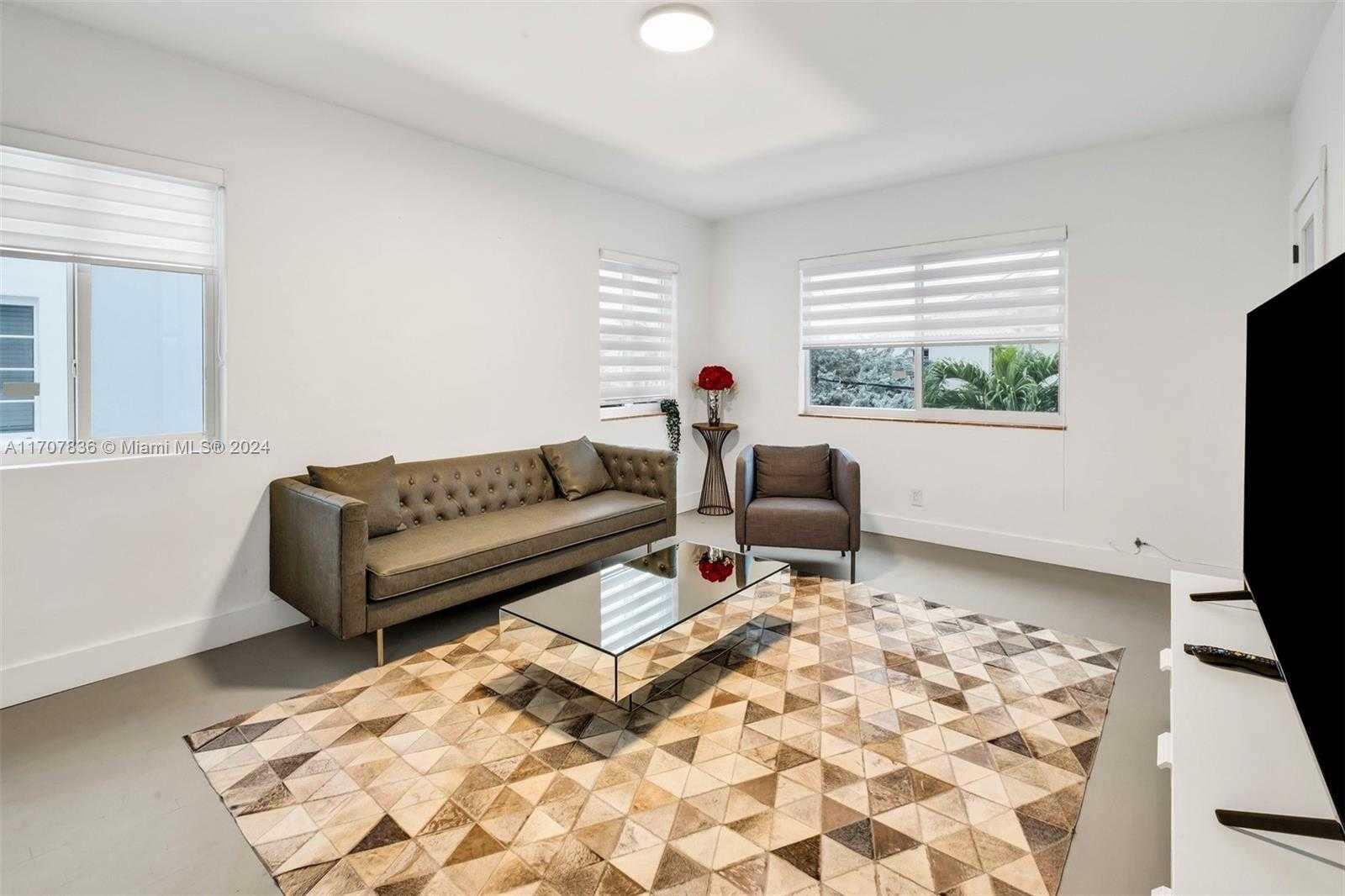 Small Image of 815 39TH ST, Miami Beach Number 14
