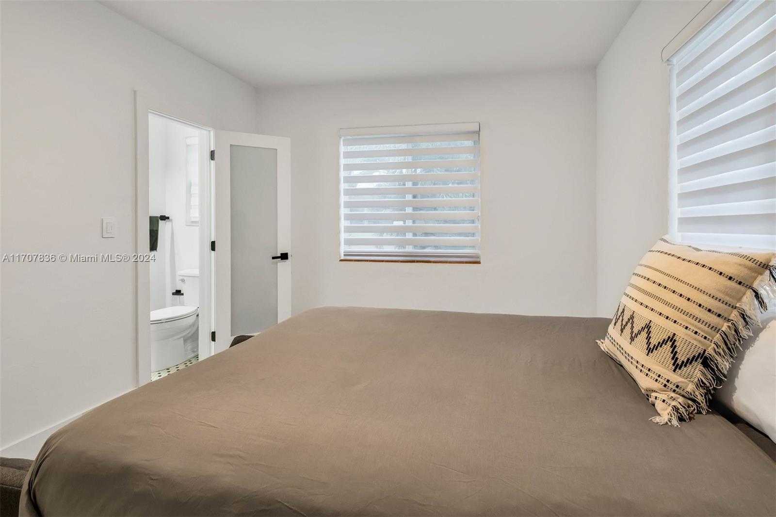 Small Image of 815 39TH ST, Miami Beach Number 21
