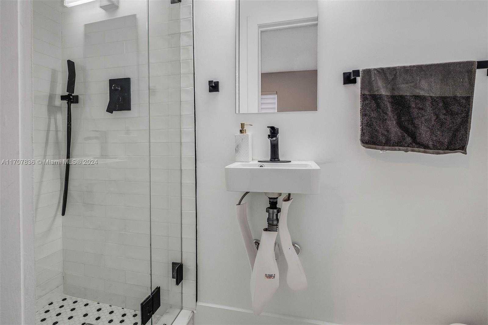 Small Image of 815 39TH ST, Miami Beach Number 24