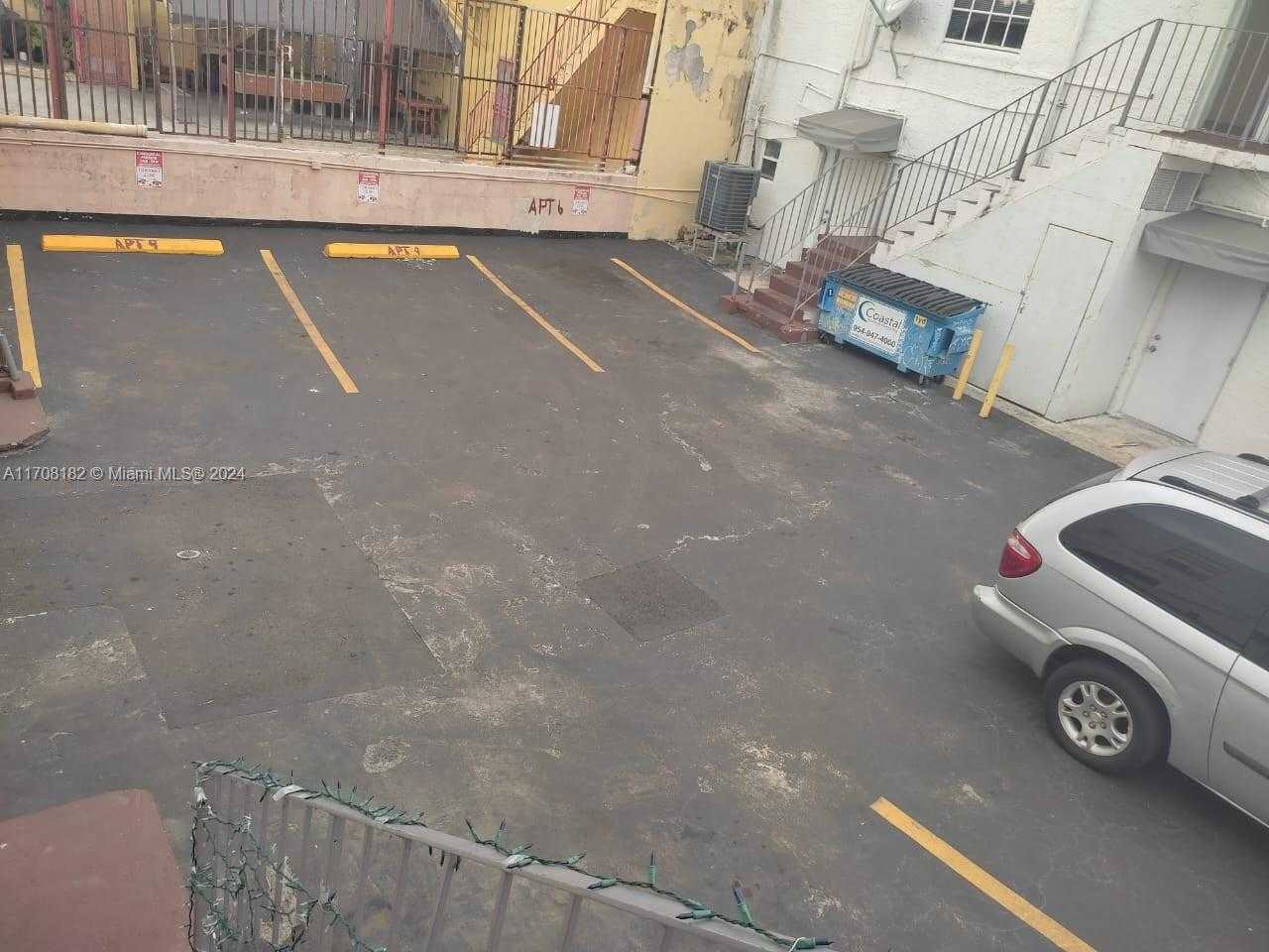 Small Image of 1626 WEST FLAGLER ST, Miami Number 4