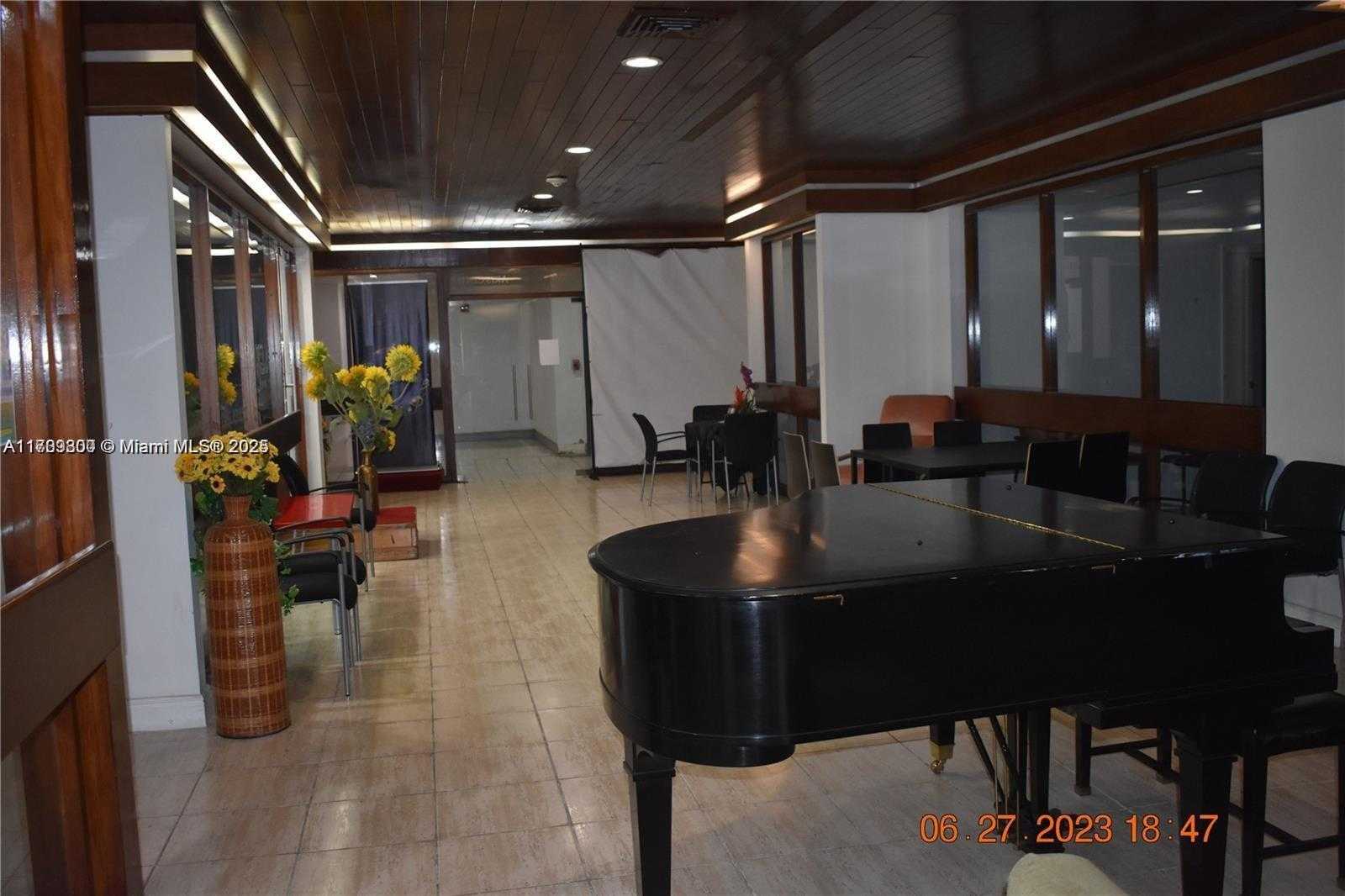 Small Image of 13499 BISCAYNE BLVD #CUT3 #2, North Miami Number 35