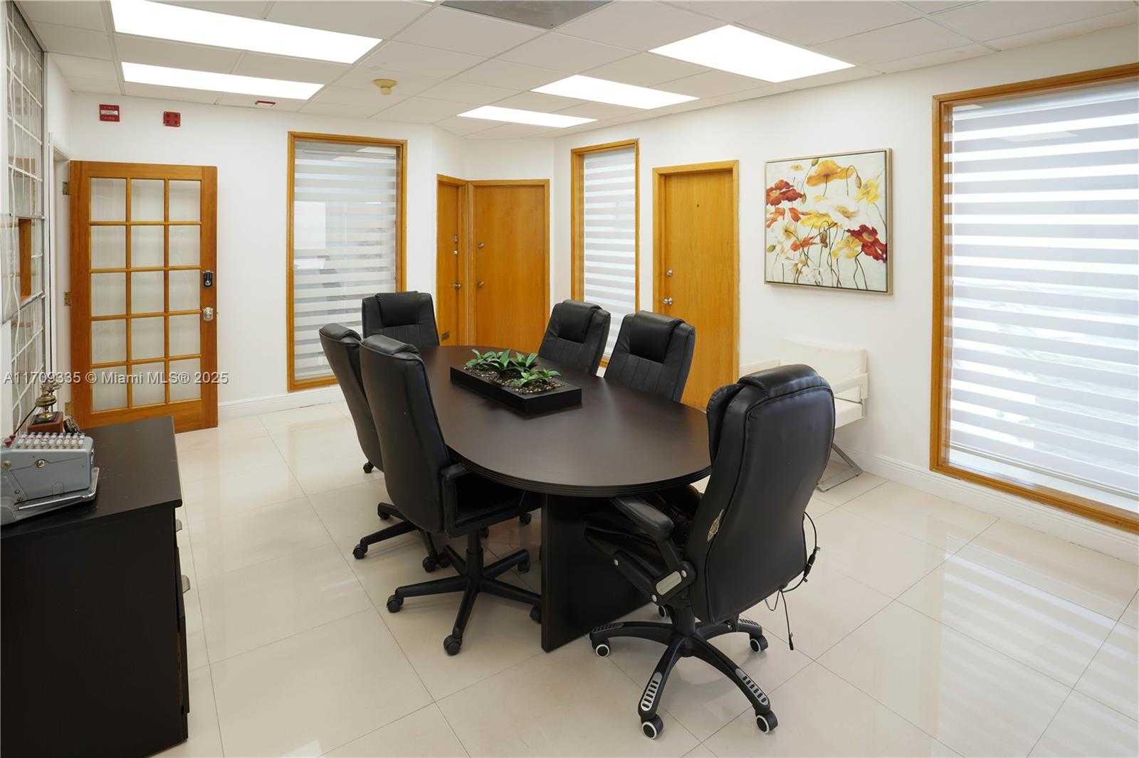 Small Image of 13499 BISCAYNE BLVD #CUT3 #5, North Miami Number 10