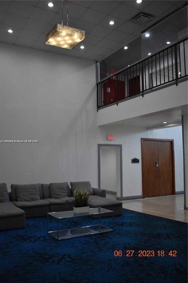 Small Image of 13499 BISCAYNE BLVD #CUT3 #5, North Miami Number 17