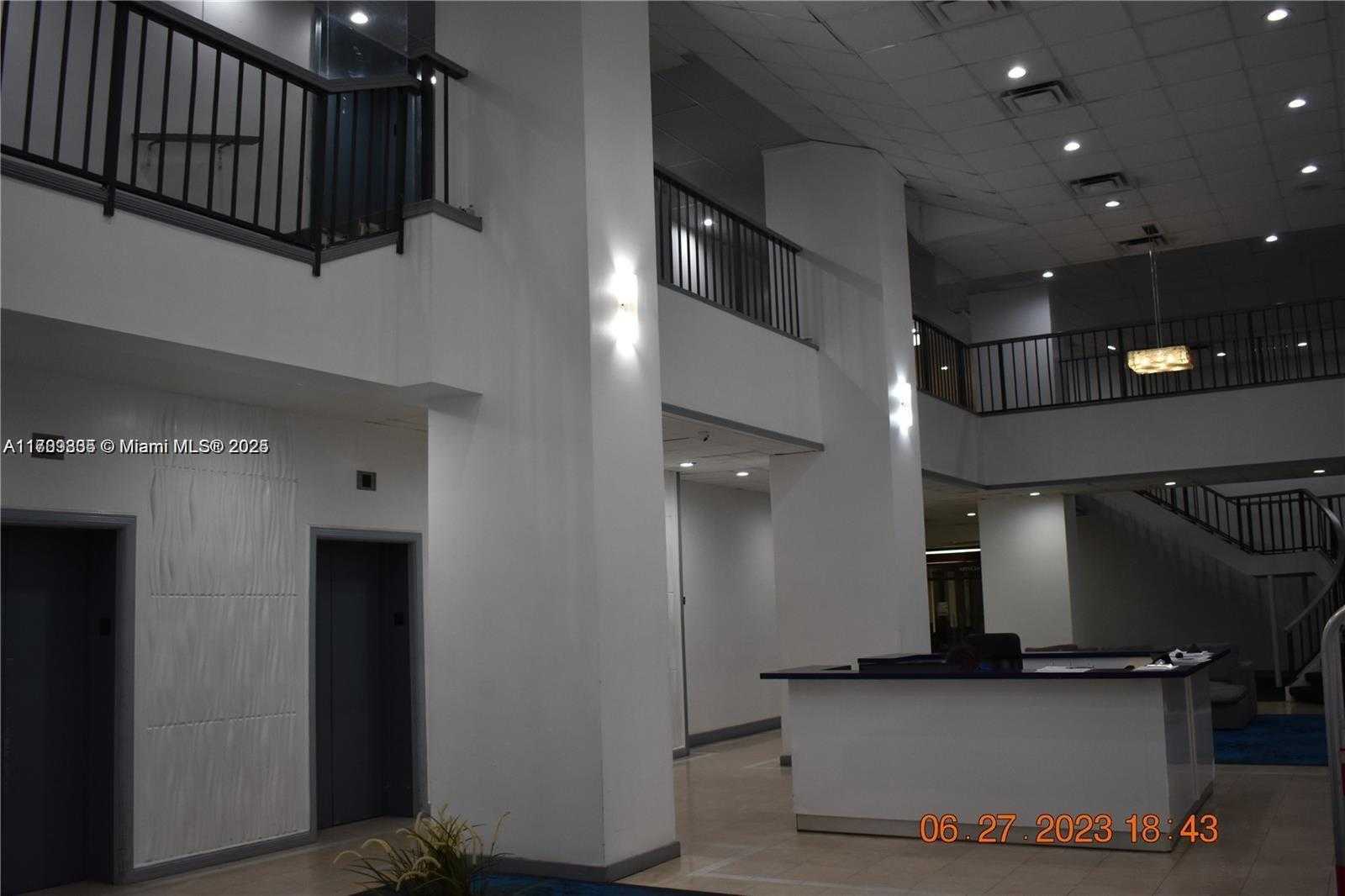 Small Image of 13499 BISCAYNE BLVD #CUT3 #5, North Miami Number 19