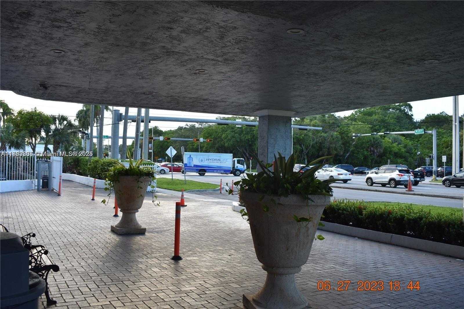 Small Image of 13499 BISCAYNE BLVD #CUT3 #5, North Miami Number 22