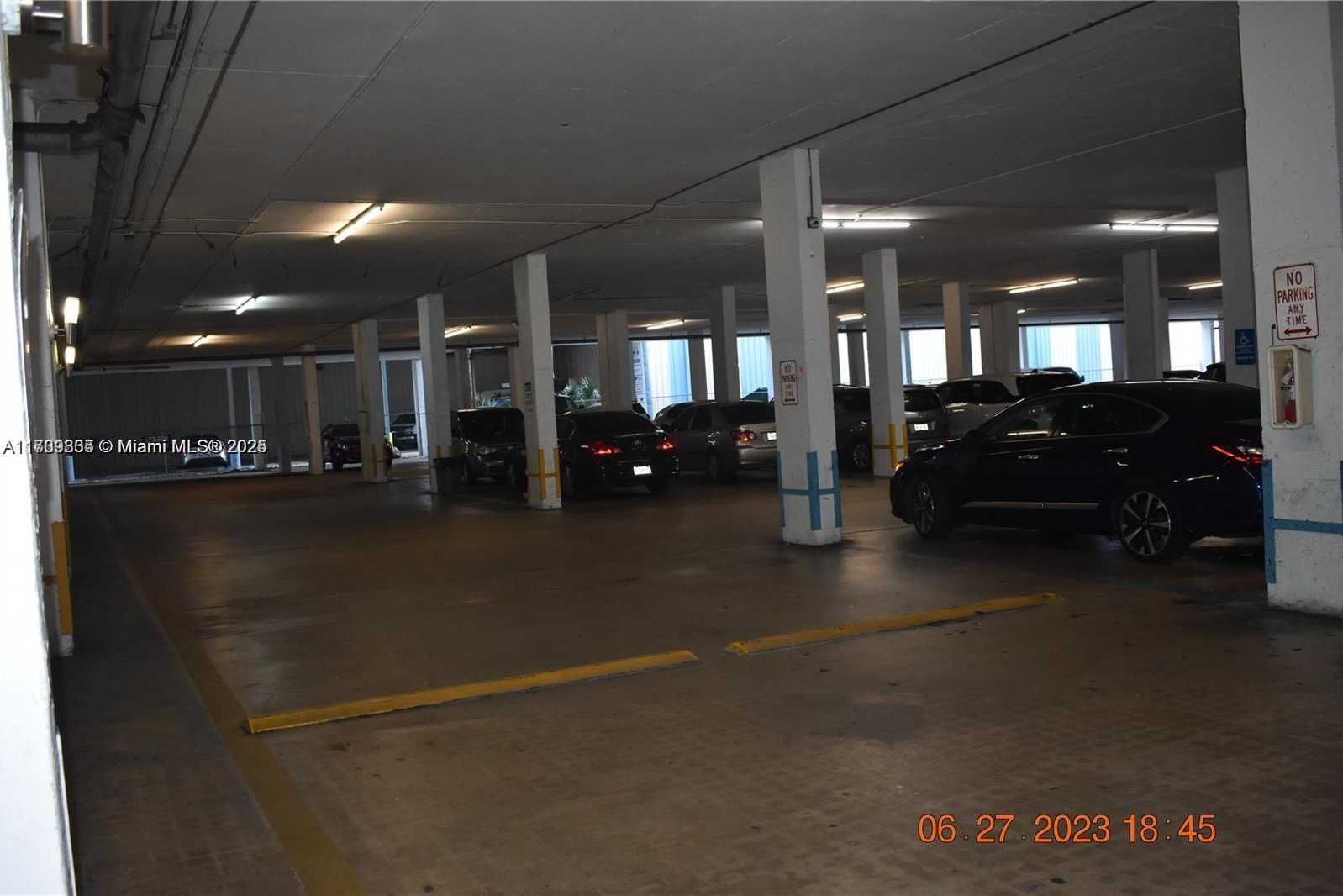 Small Image of 13499 BISCAYNE BLVD #CUT3 #5, North Miami Number 27