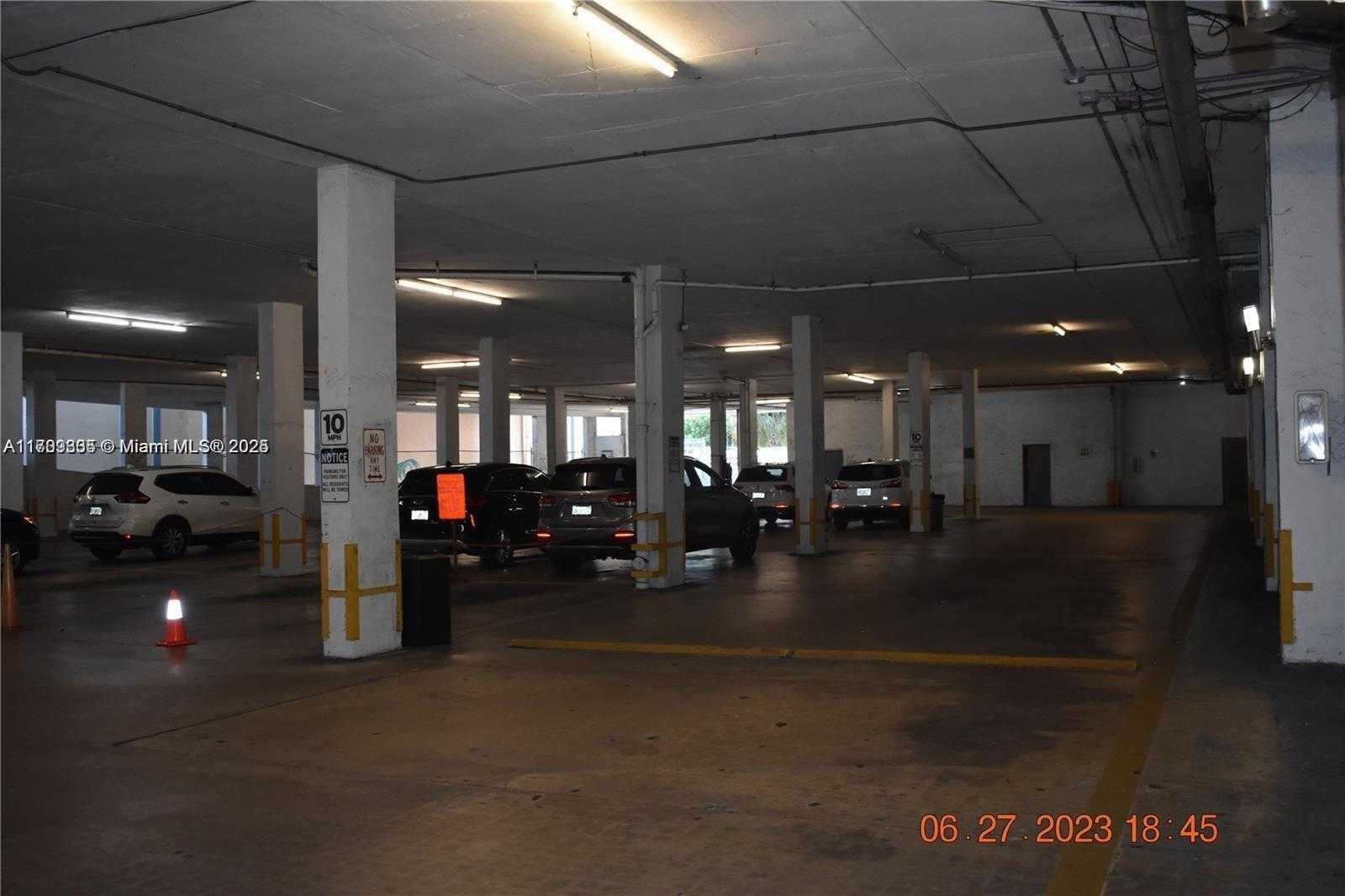 Small Image of 13499 BISCAYNE BLVD #CUT3 #5, North Miami Number 29