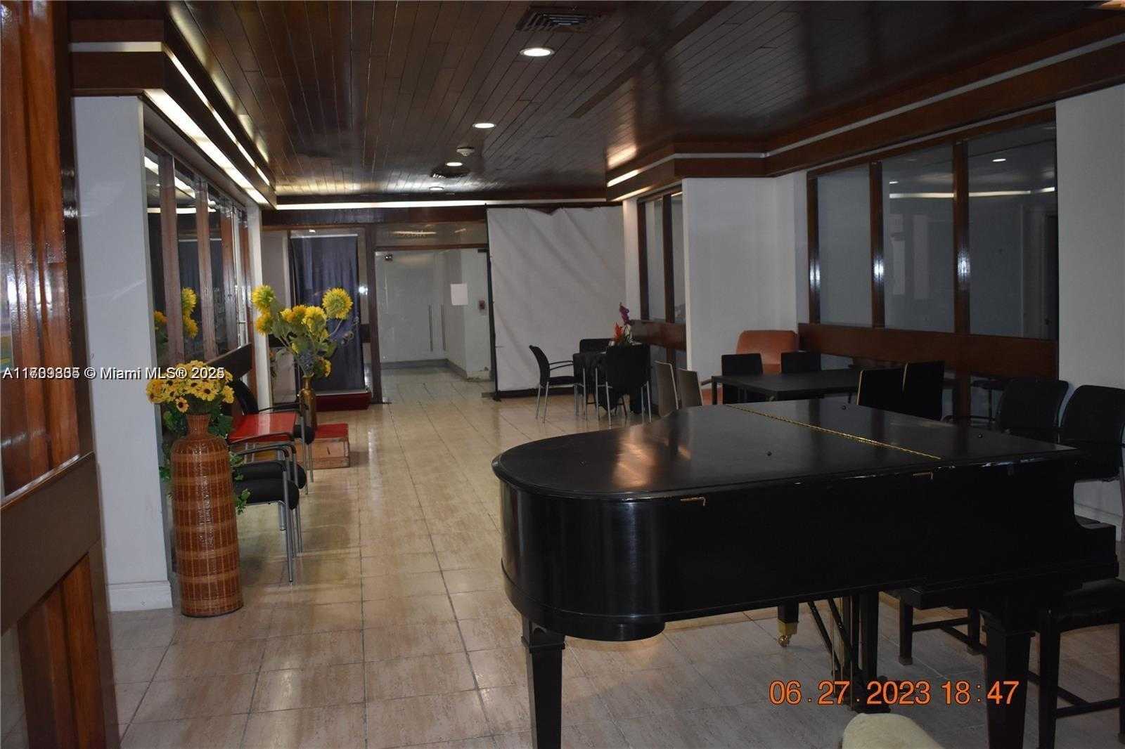 Small Image of 13499 BISCAYNE BLVD #CUT3 #5, North Miami Number 34