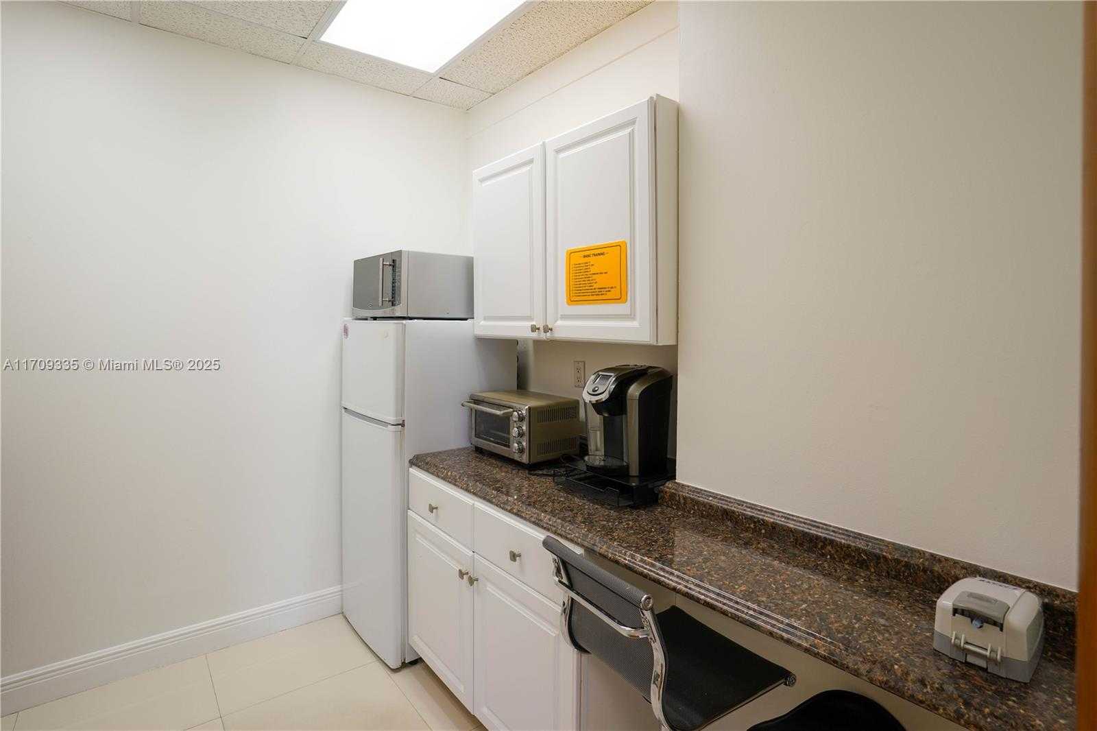 Small Image of 13499 BISCAYNE BLVD #CUT3 #5, North Miami Number 9