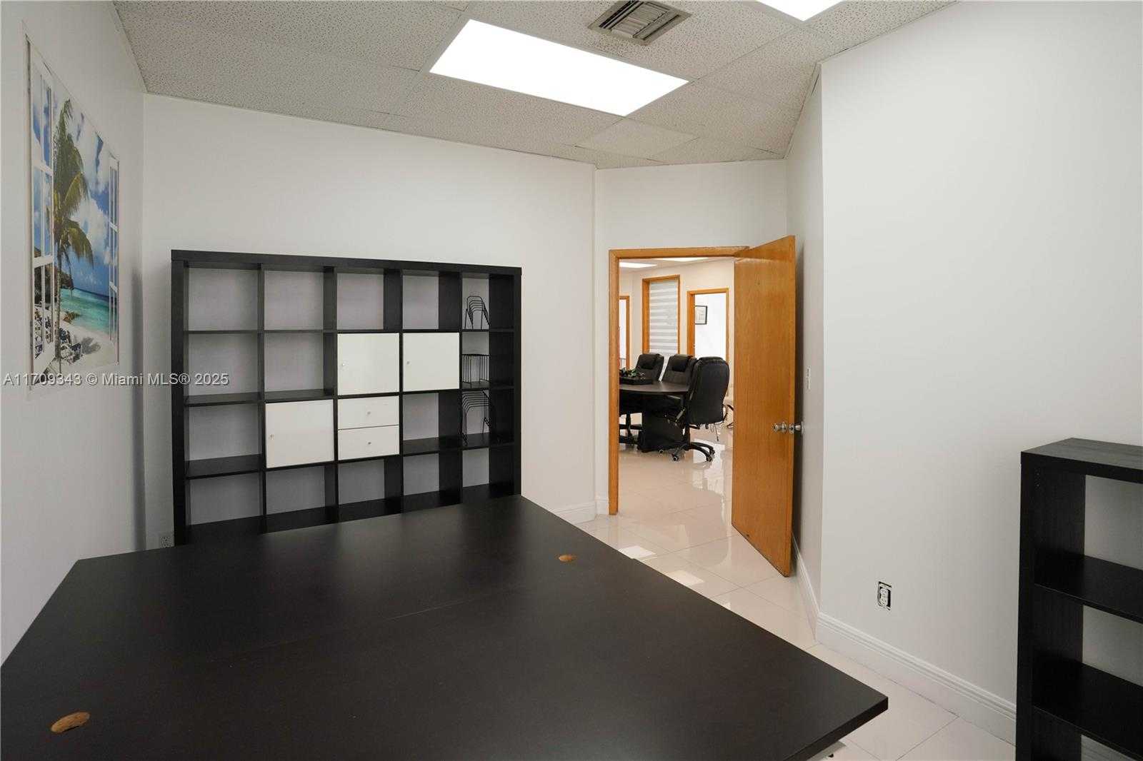 Small Image of 13499 BISCAYNE BLVD #CUT3 #6, North Miami Number 2