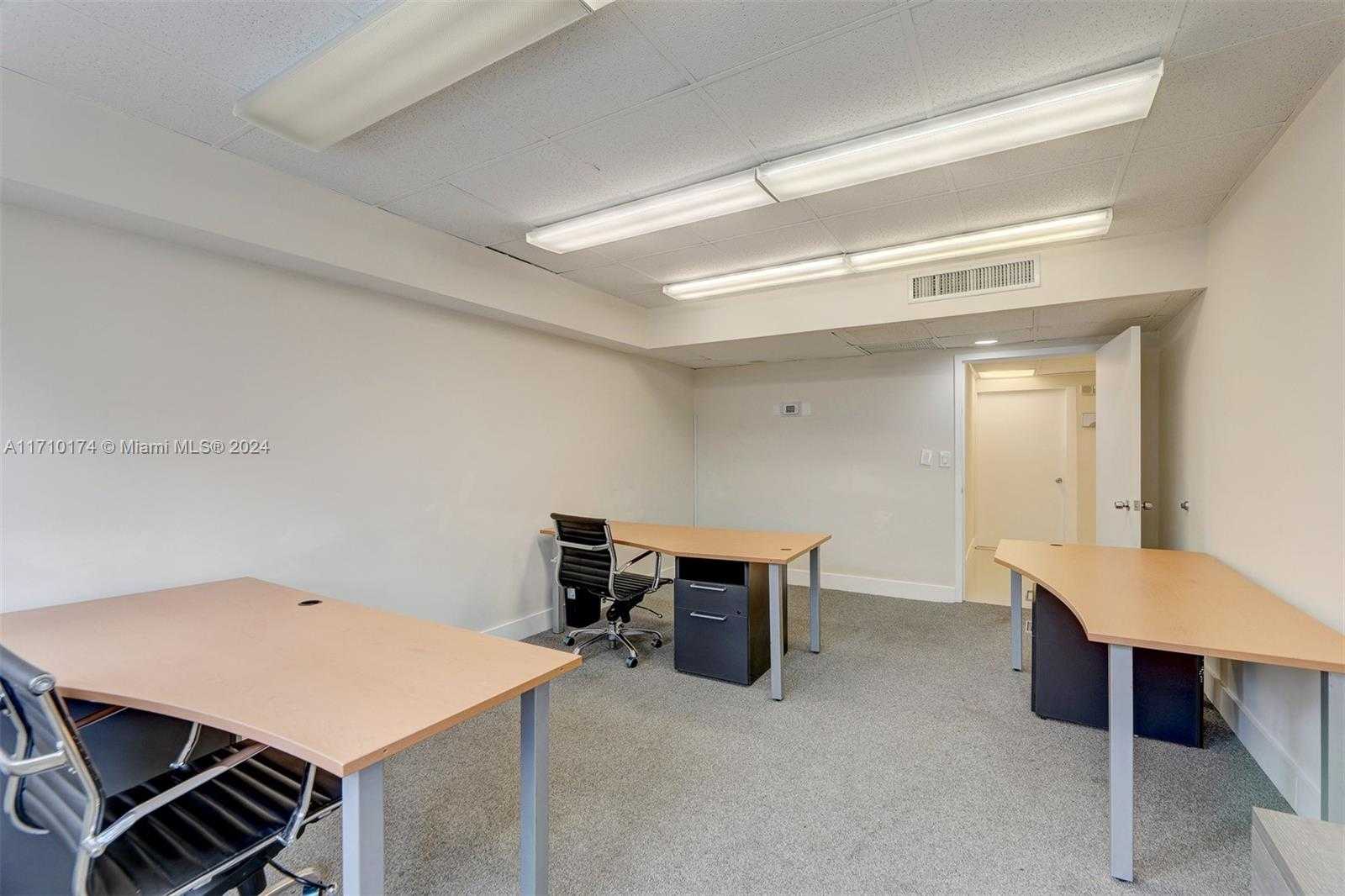 Small Image of 825 BRICKELL BAY DR #246- 7, Miami Number 4