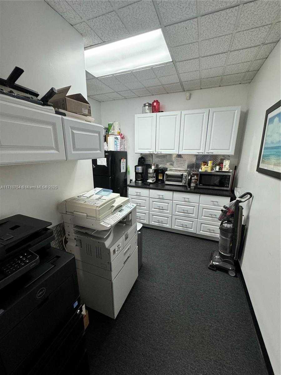 Small Image of 14100 PALMETTO FRNTG RD #310, Miami Lakes Number 11