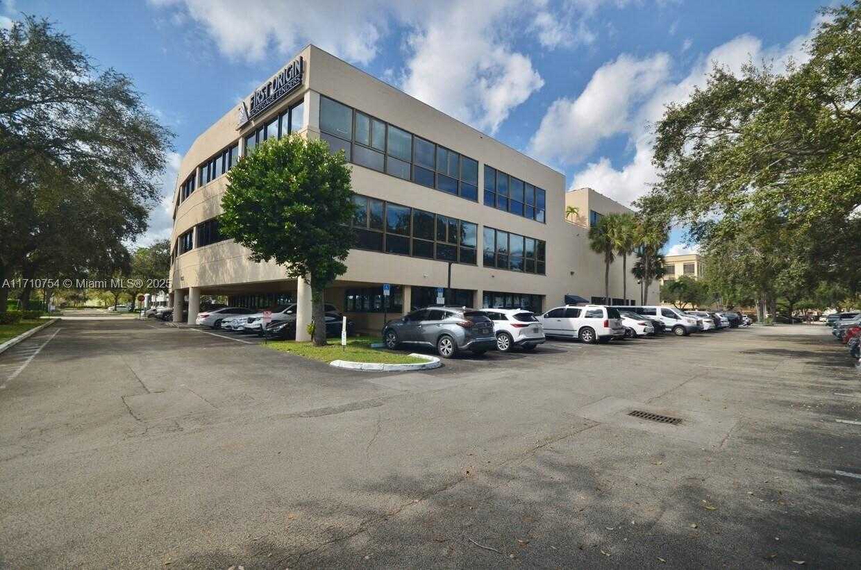 Small Image of 14100 PALMETTO FRNTG RD #310, Miami Lakes Number 3