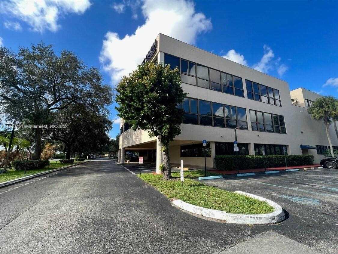 Small Image of 14100 PALMETTO FRNTG RD #310, Miami Lakes Number 4