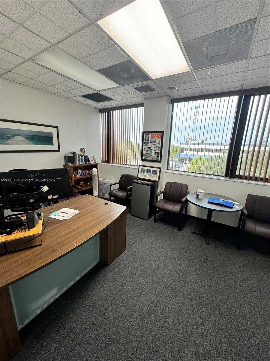 Small Image of 14100 PALMETTO FRNTG RD #310, Miami Lakes Number 9