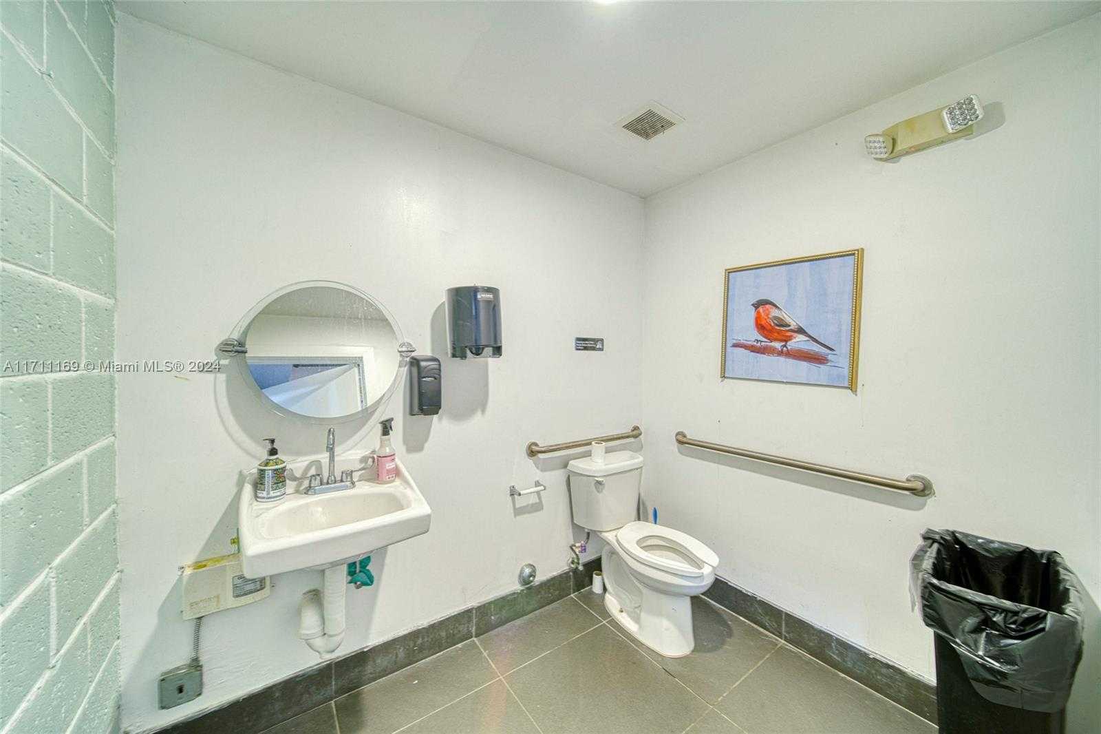 Small Image of FOR SALE IN NORTH MIAMI, North Miami Number 37