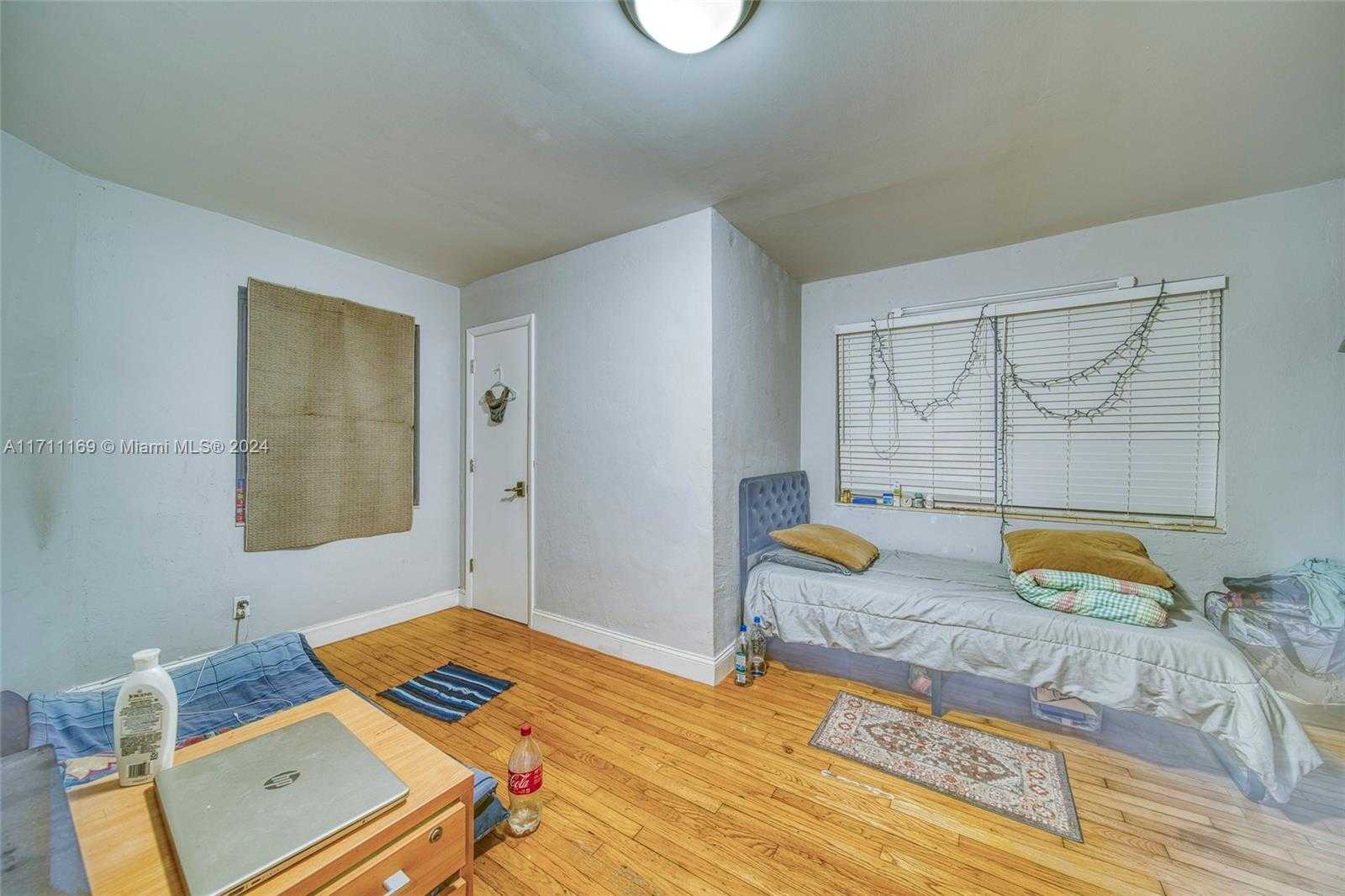 Small Image of FOR SALE IN NORTH MIAMI, North Miami Number 4