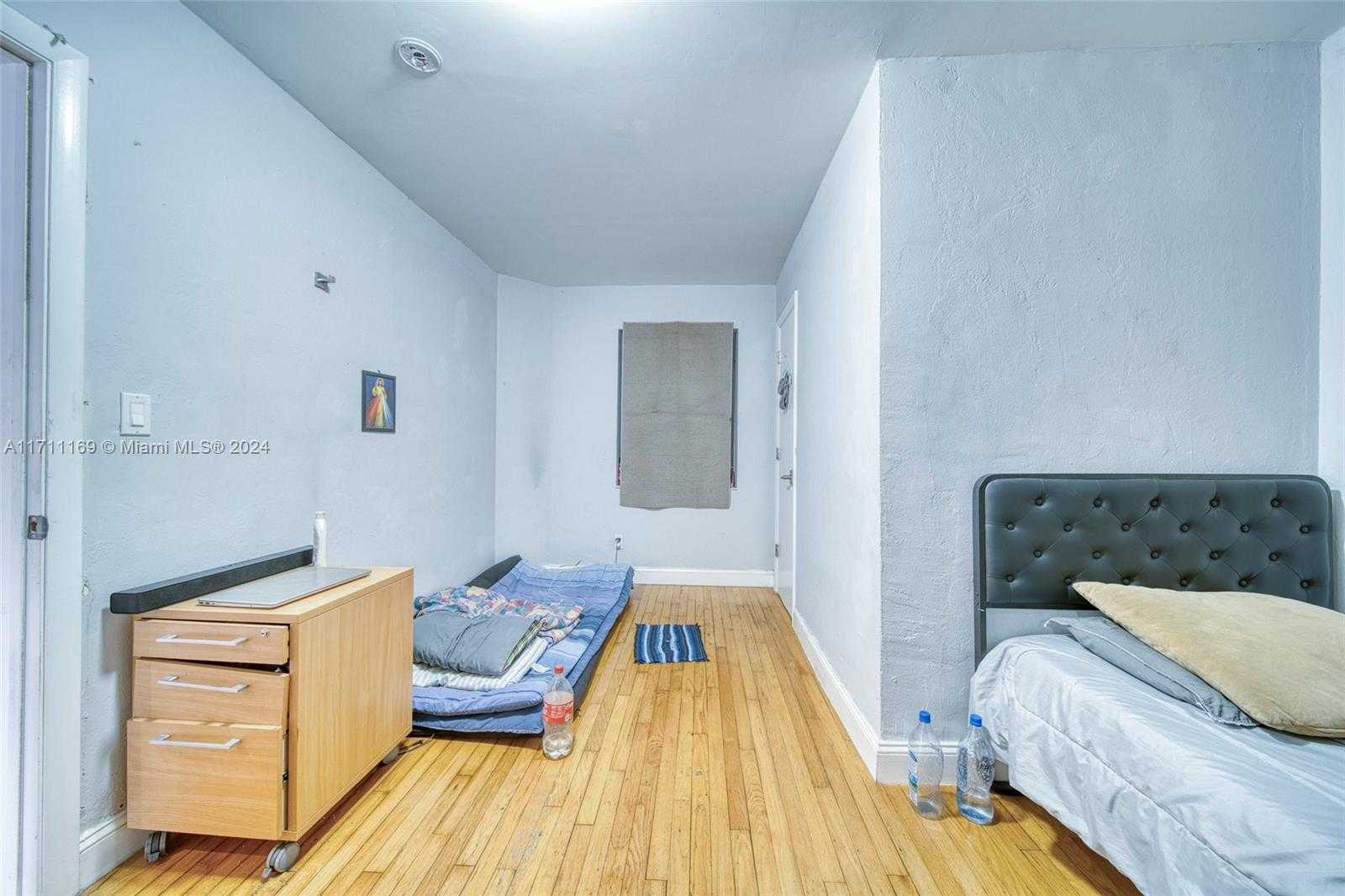Small Image of FOR SALE IN NORTH MIAMI, North Miami Number 5