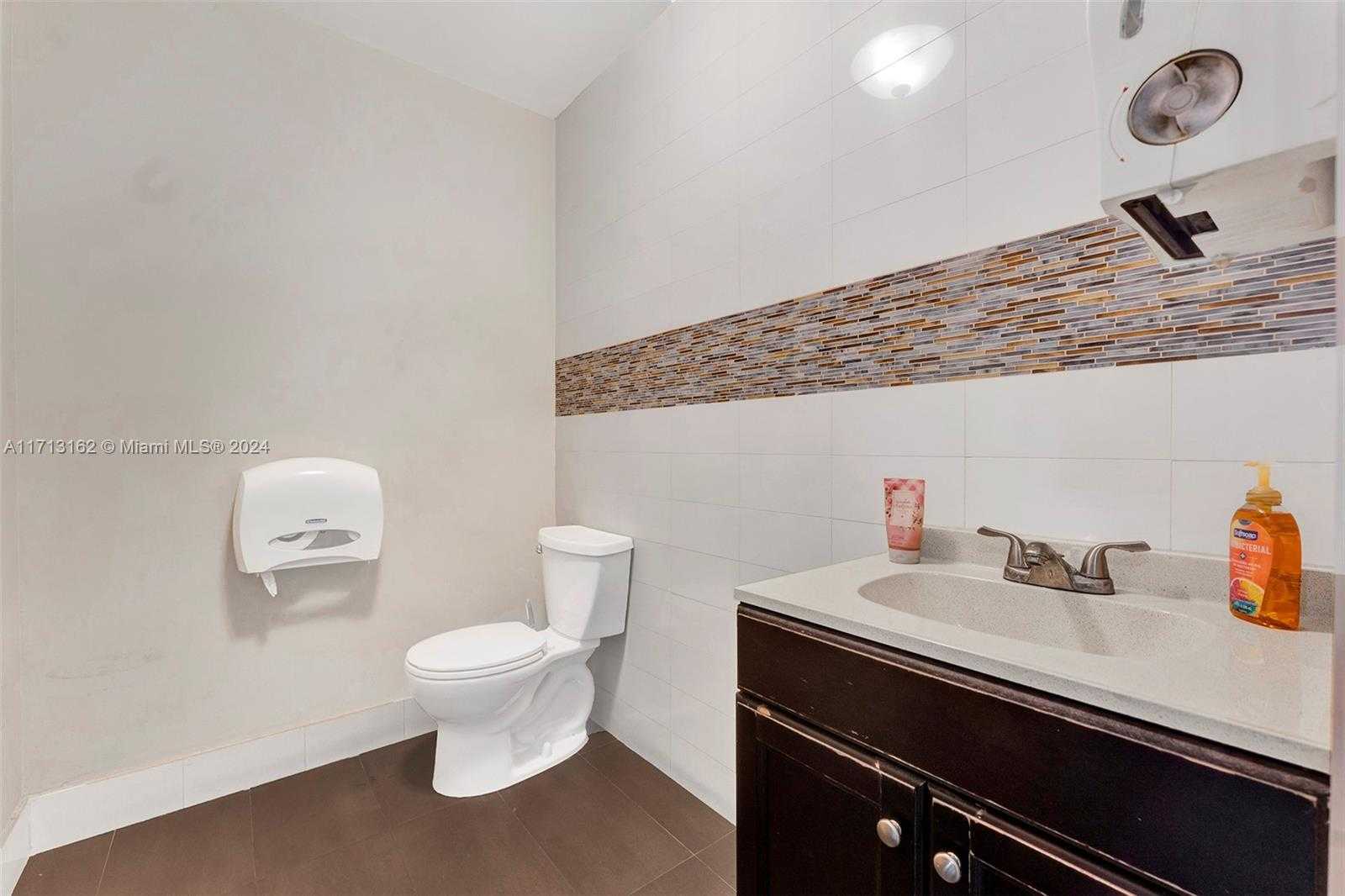 Small Image of 801 NORTH 21ST AVE, Hollywood Number 7