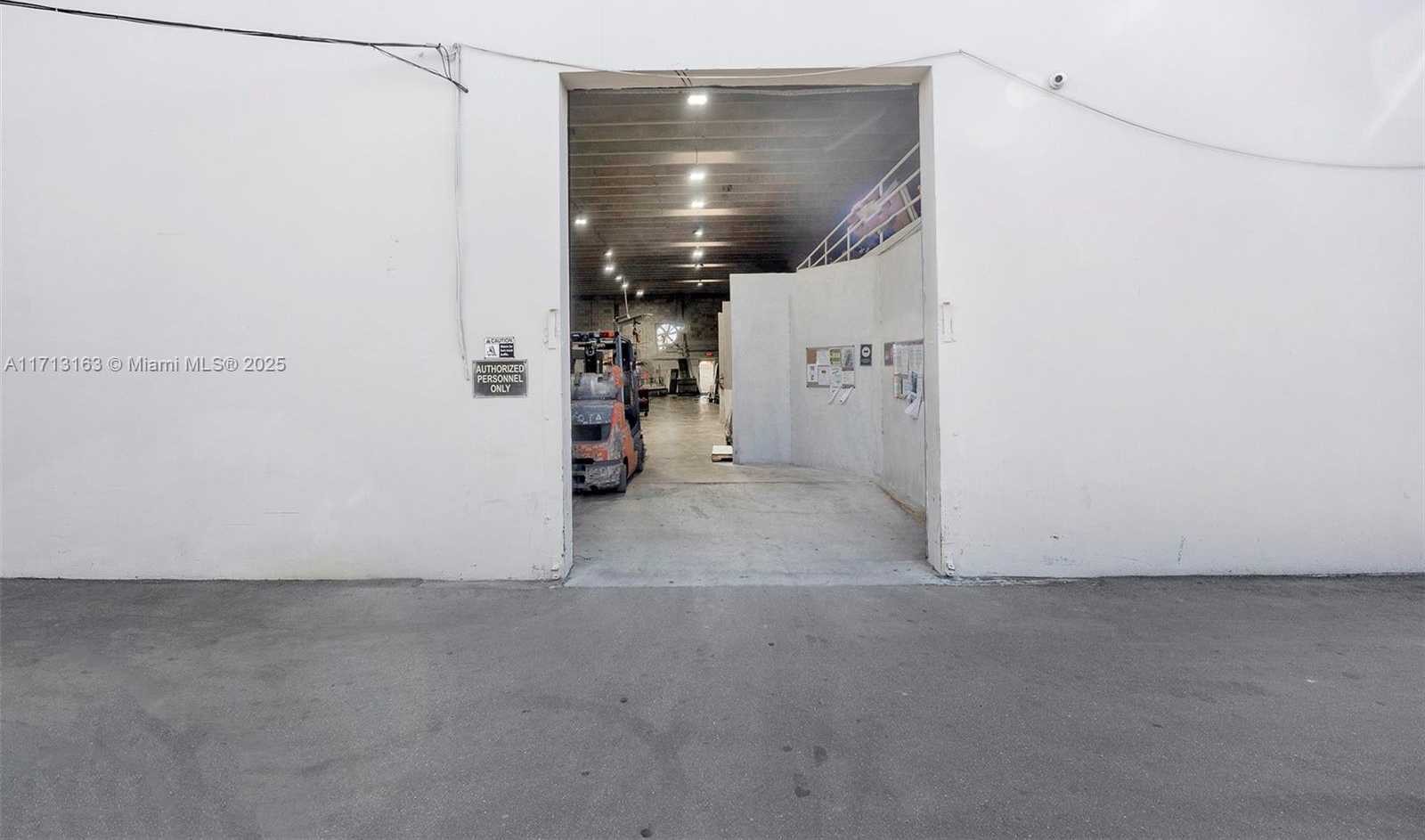 Small Image of 2060 JOHNSON ST, Hollywood Number 4