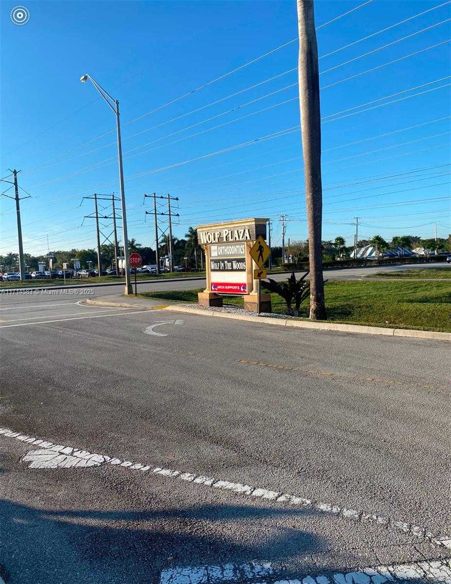 Small Image of 5360 SOUTH UNIVERSITY DR, Davie Number 4