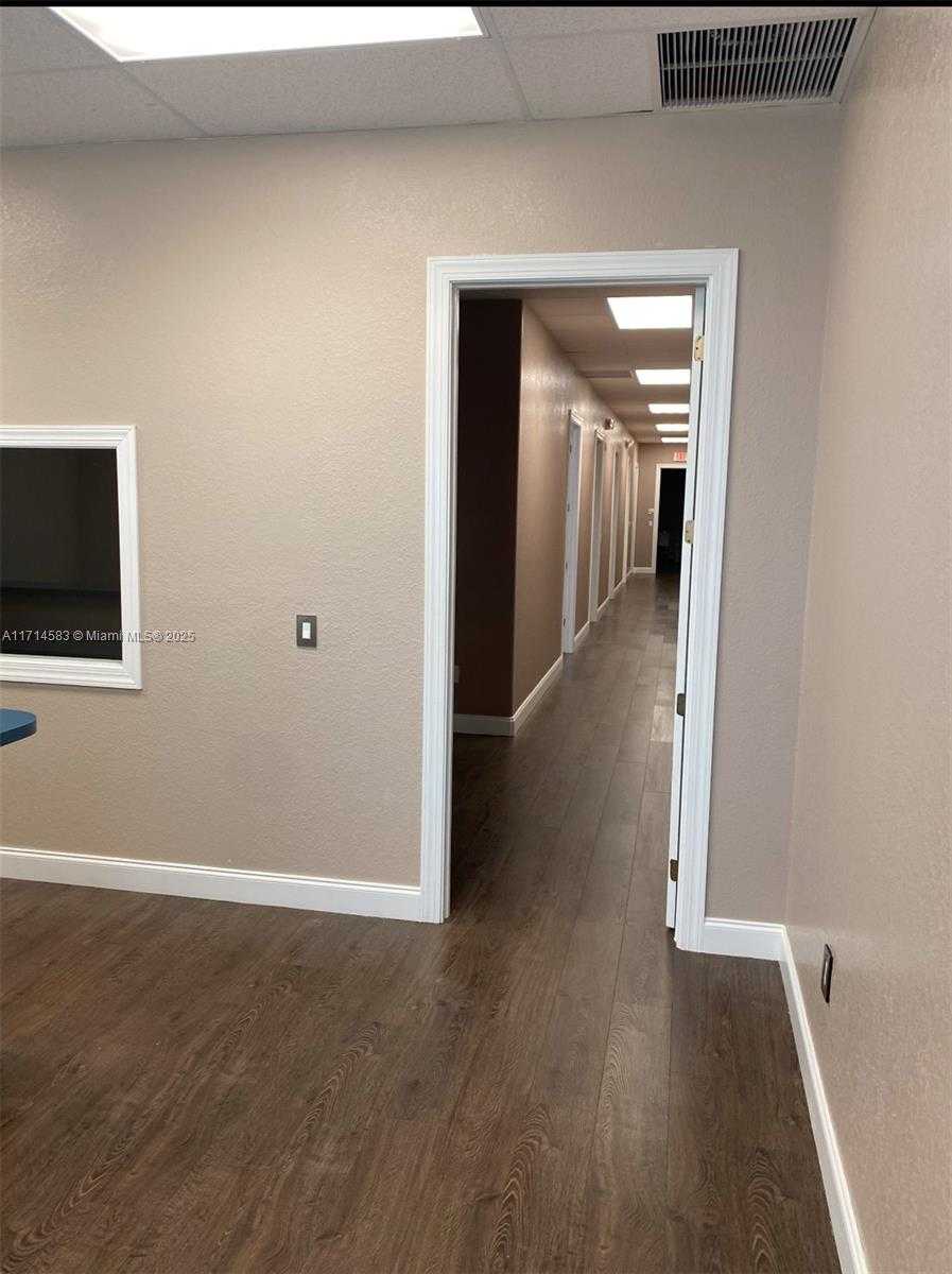 Small Image of 5360 SOUTH UNIVERSITY DR, Davie Number 6