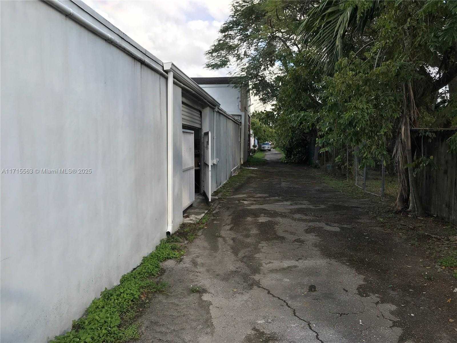 Small Image of 1628 NORTH WEST 28TH ST, Miami Number 10