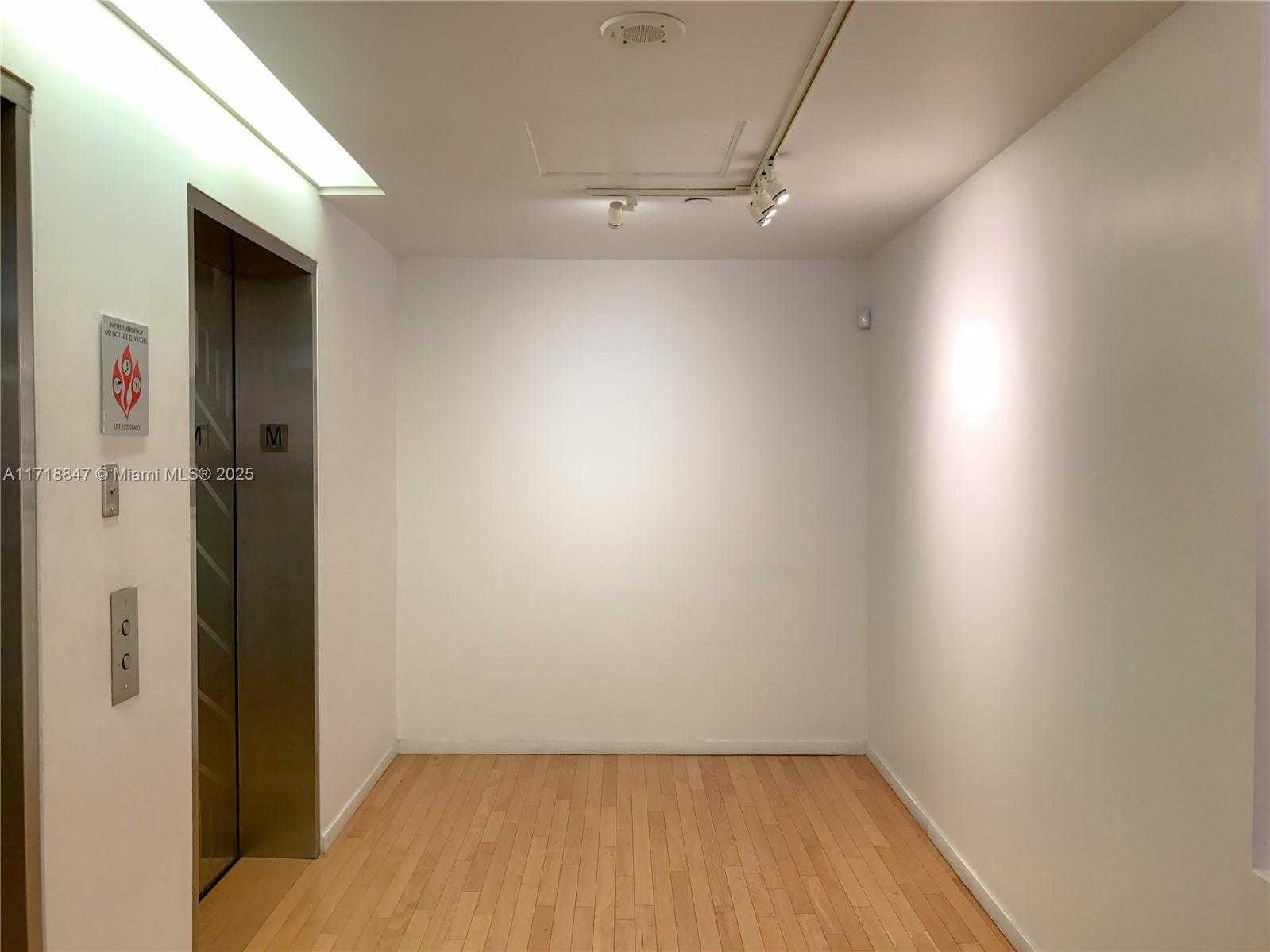 Small Image of 2100 Ponce de Leon, Coral Gables, FL 33134, USA Number 10