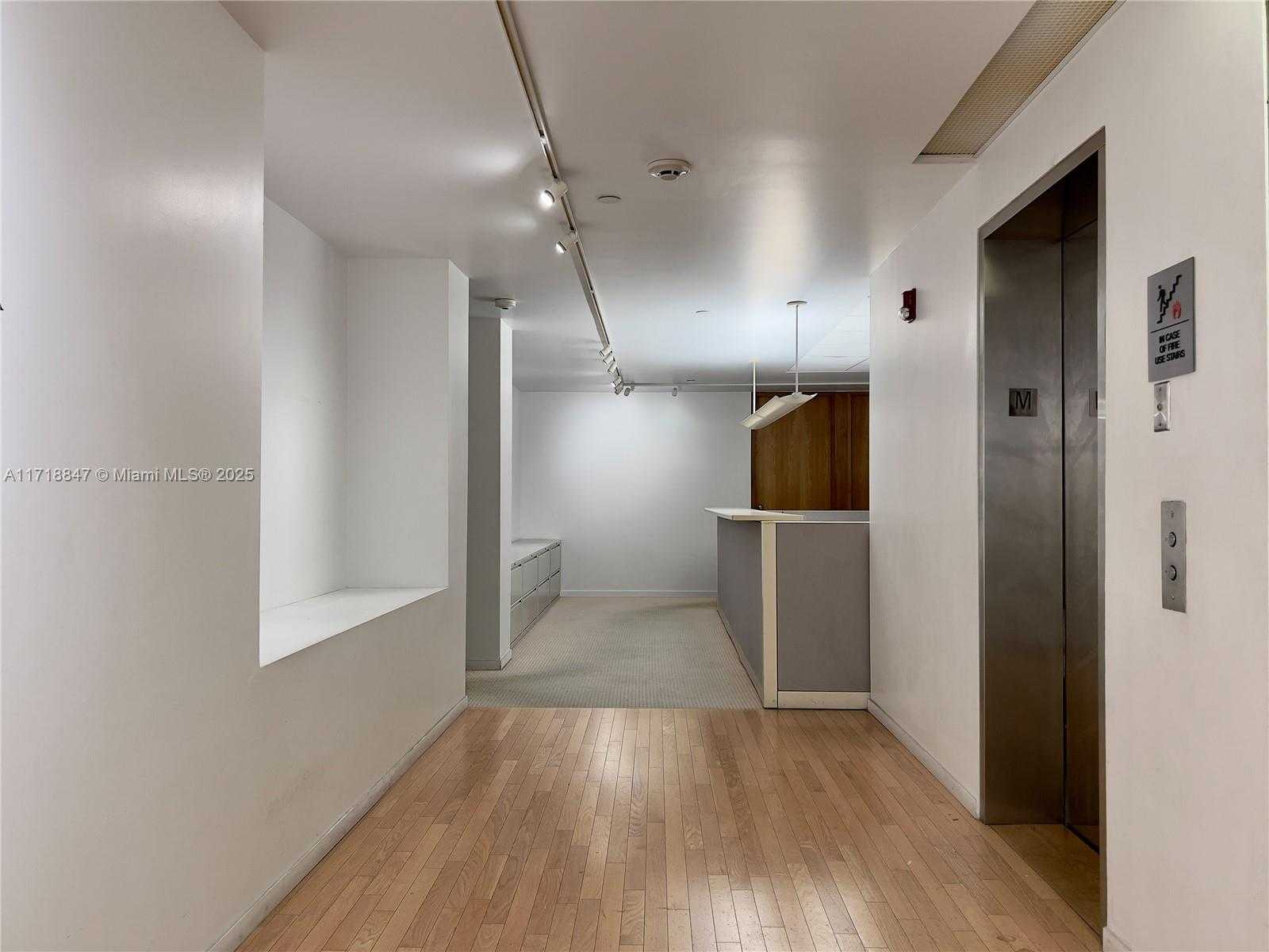 Small Image of 2100 Ponce de Leon, Coral Gables, FL 33134, USA Number 11
