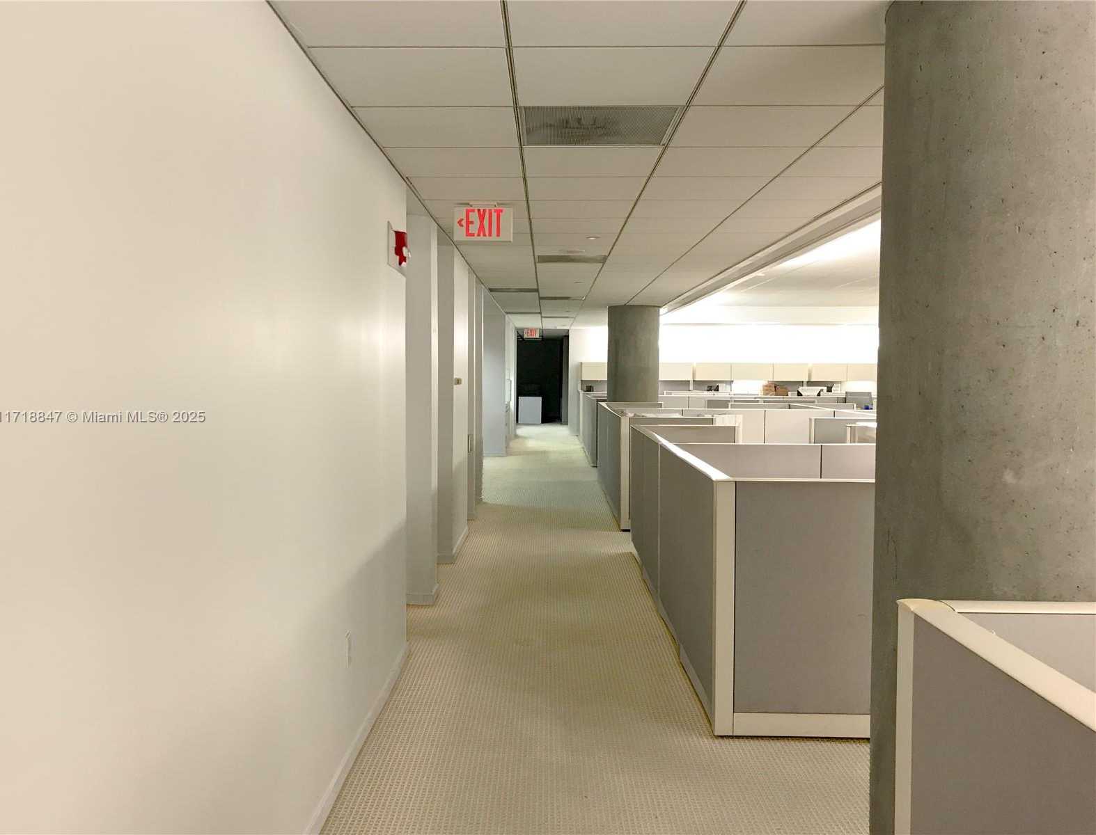 Small Image of 2100 Ponce de Leon, Coral Gables, FL 33134, USA Number 13