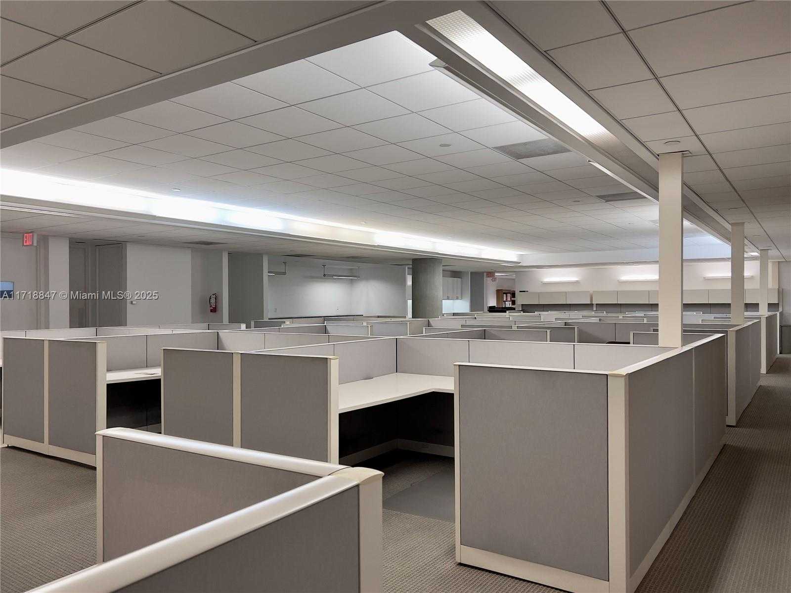 Small Image of 2100 Ponce de Leon, Coral Gables, FL 33134, USA Number 15