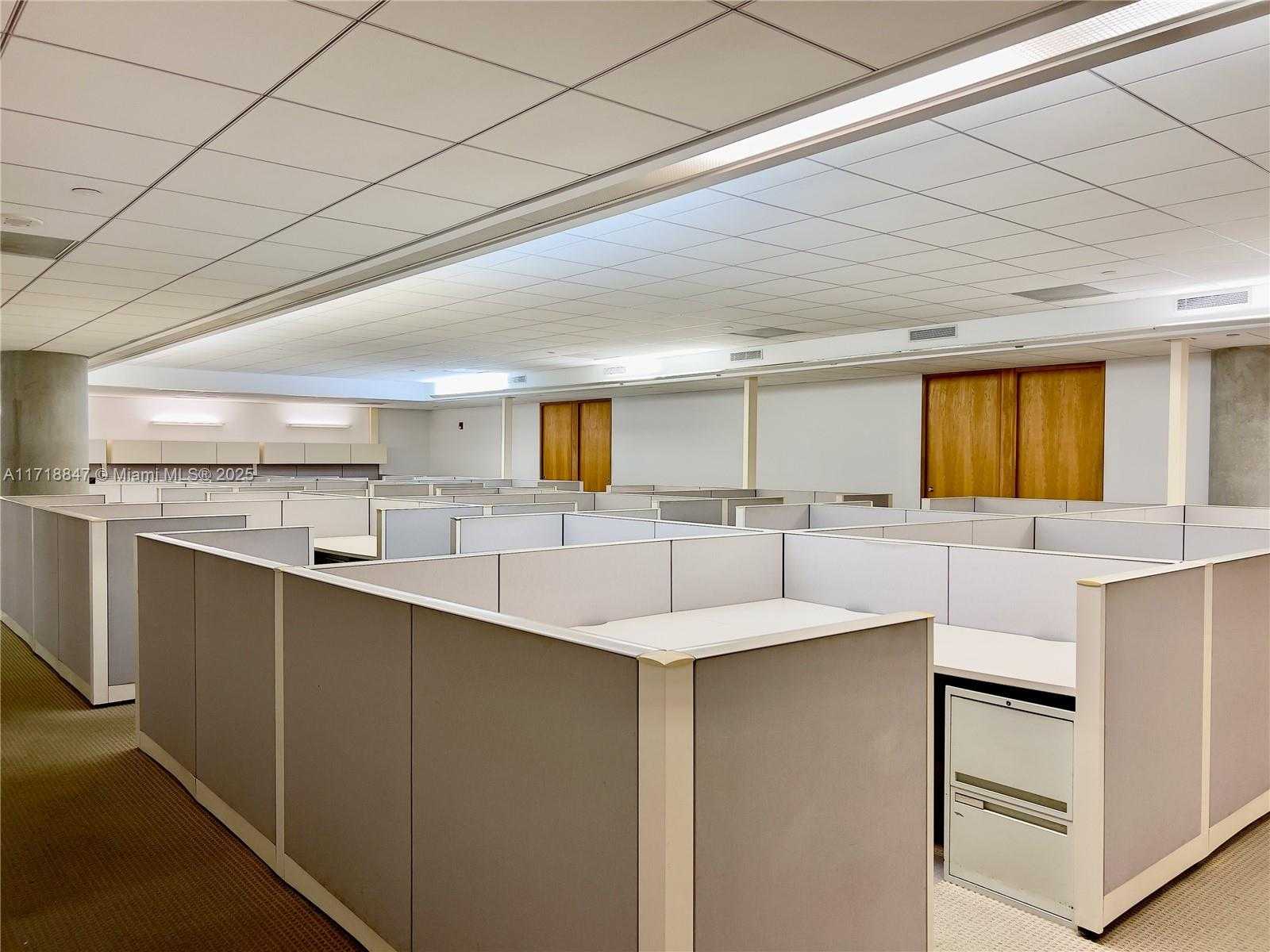 Small Image of 2100 Ponce de Leon, Coral Gables, FL 33134, USA Number 17
