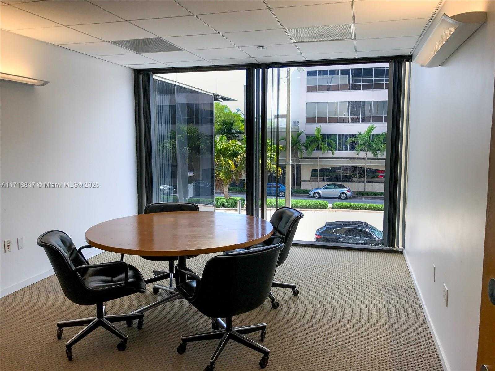 Small Image of 2100 Ponce de Leon, Coral Gables, FL 33134, USA Number 21