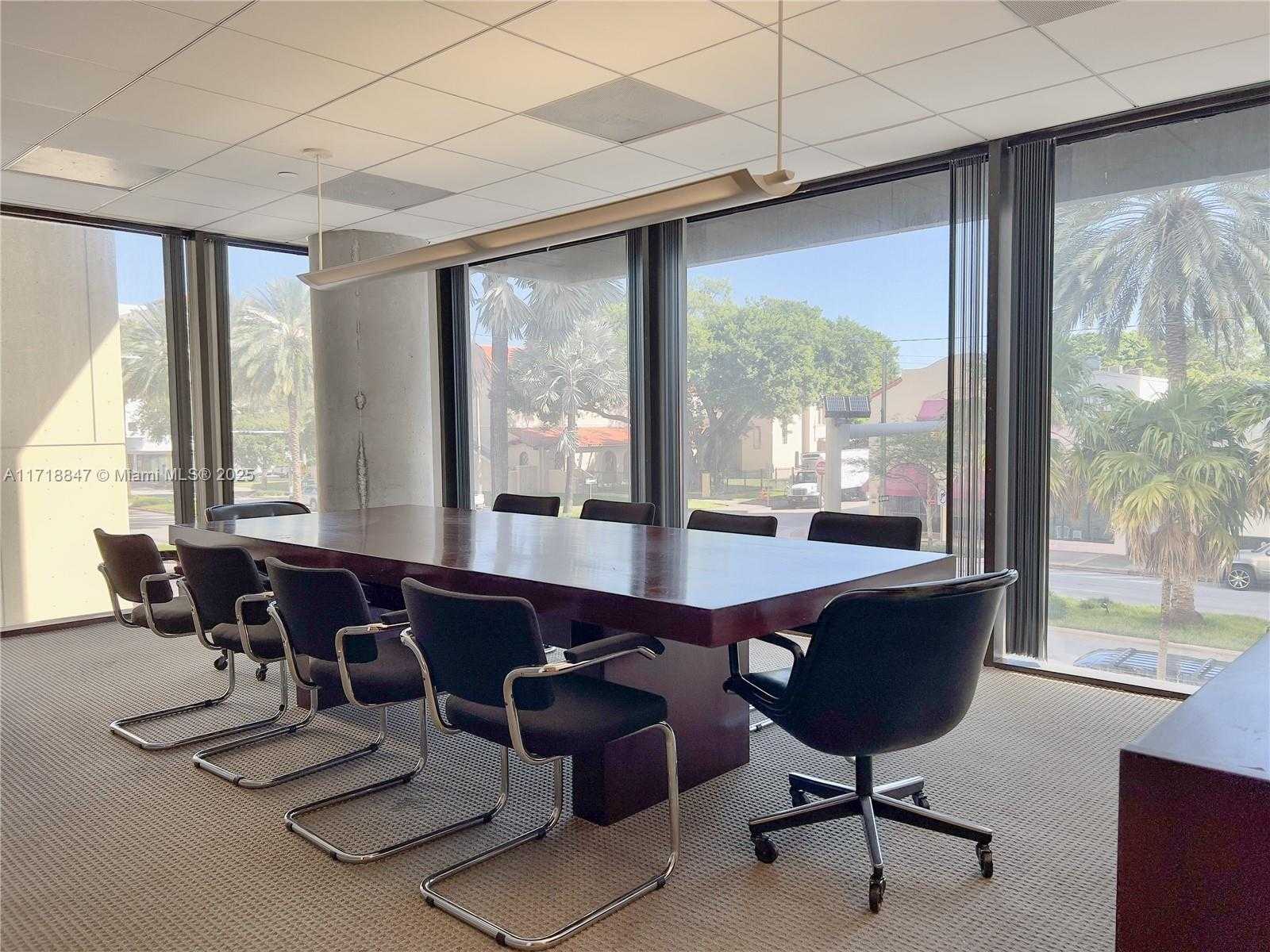 Small Image of 2100 Ponce de Leon, Coral Gables, FL 33134, USA Number 23