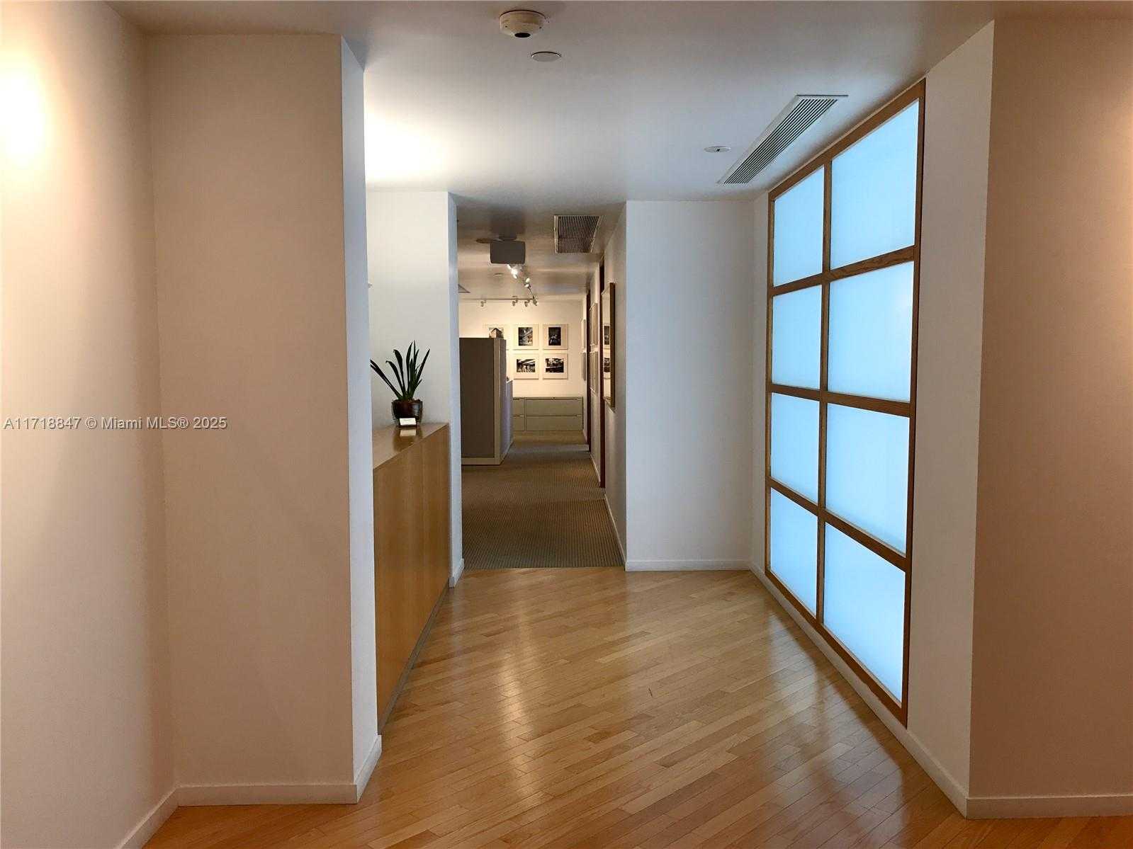 Small Image of 2100 Ponce de Leon, Coral Gables, FL 33134, USA Number 6