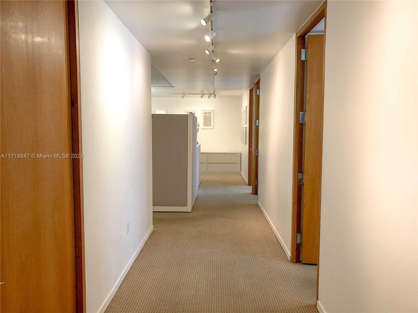 Small Image of 2100 Ponce de Leon, Coral Gables, FL 33134, USA Number 9