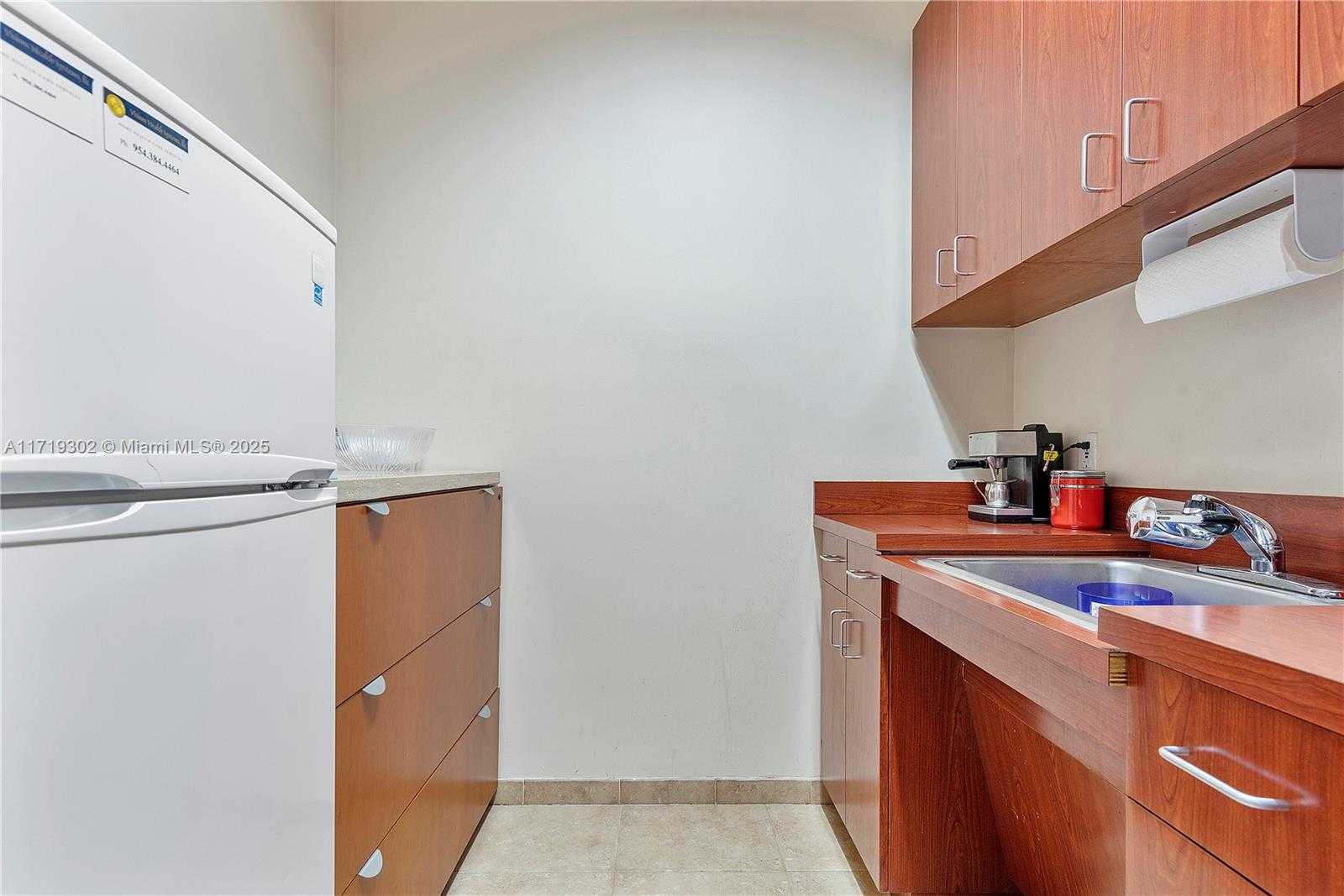 Small Image of 2883 EXECUTIVE PARK DR #200, Weston Number 13