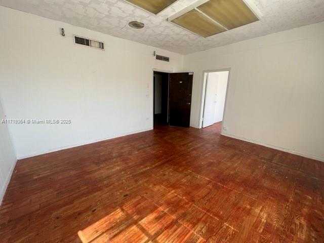 Small Image of 7100 BISCAYNE BLVD #210, Miami Number 3
