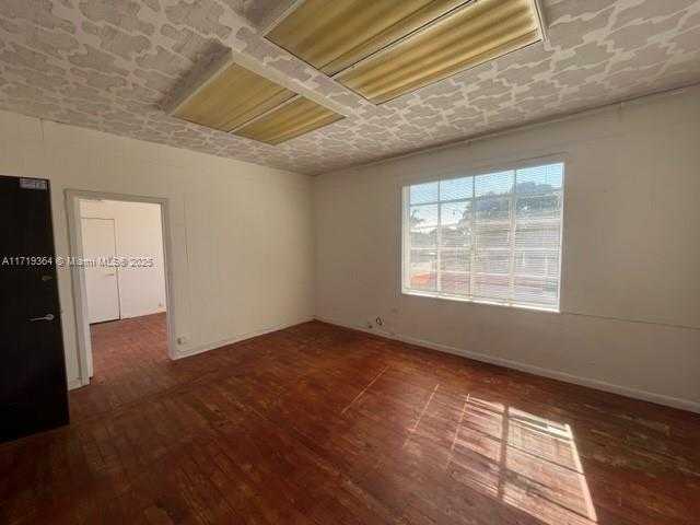 Small Image of 7100 BISCAYNE BLVD #210, Miami Number 4