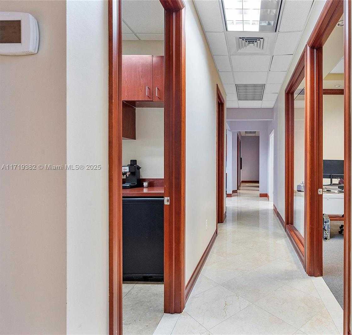 Small Image of 2883 Executive Park Dr, Weston, FL 33331, USA Number 10