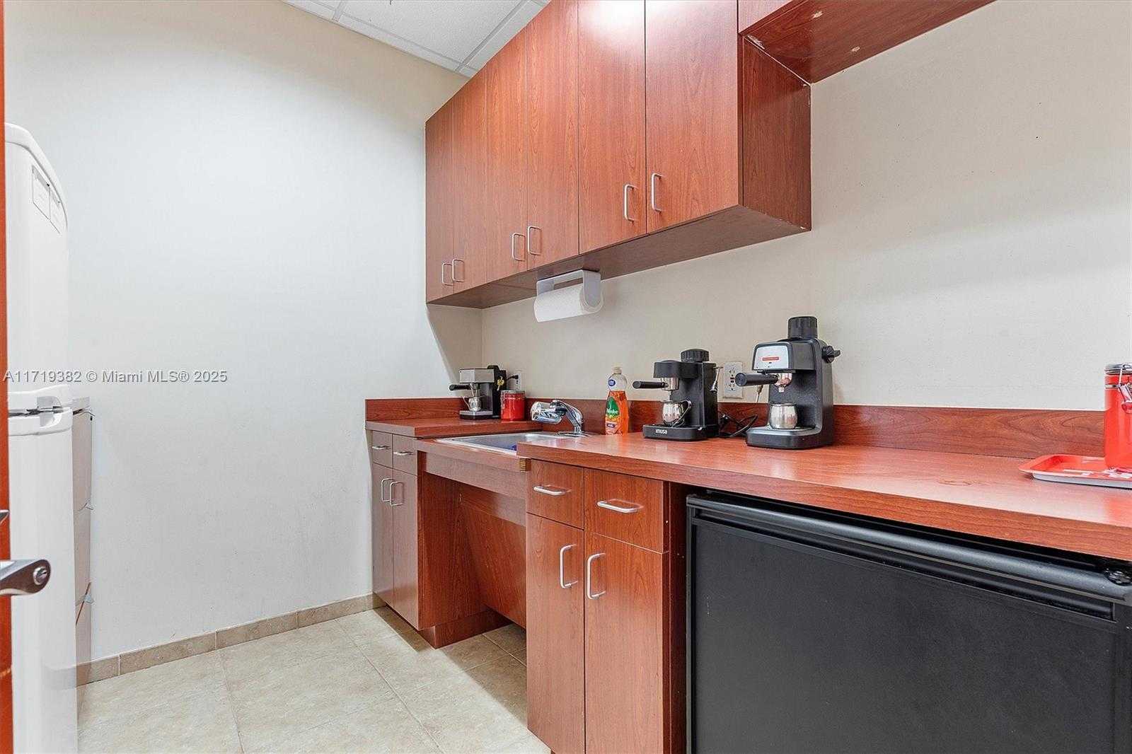 Small Image of 2883 Executive Park Dr, Weston, FL 33331, USA Number 17