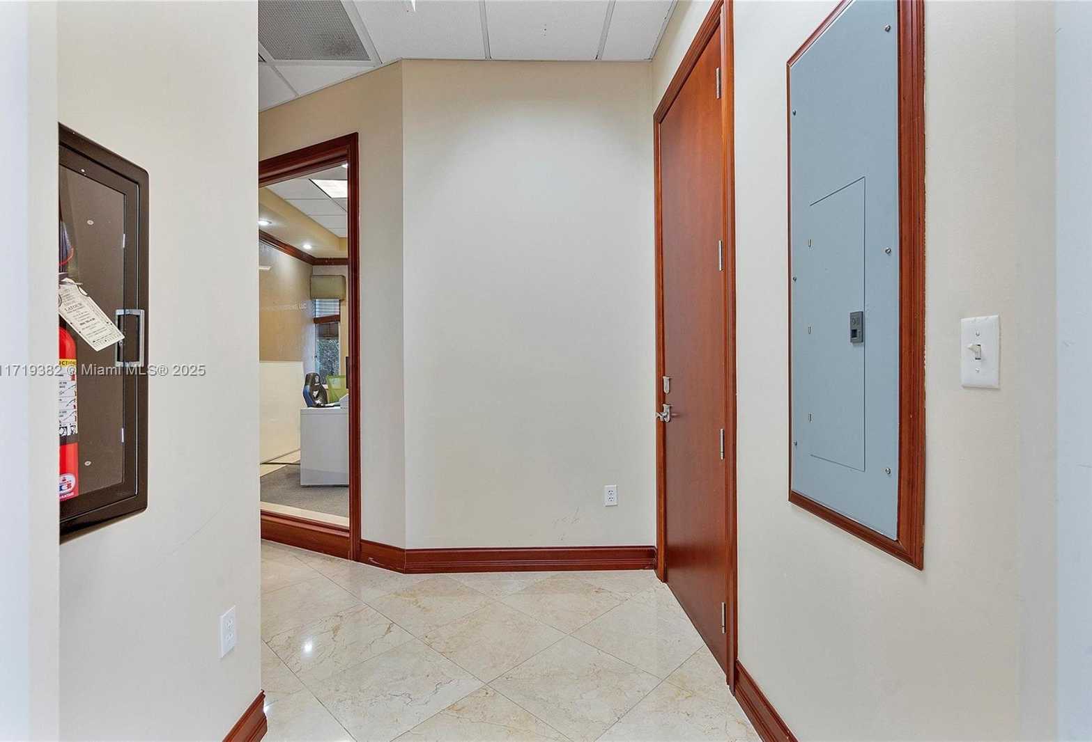 Small Image of 2883 Executive Park Dr, Weston, FL 33331, USA Number 5