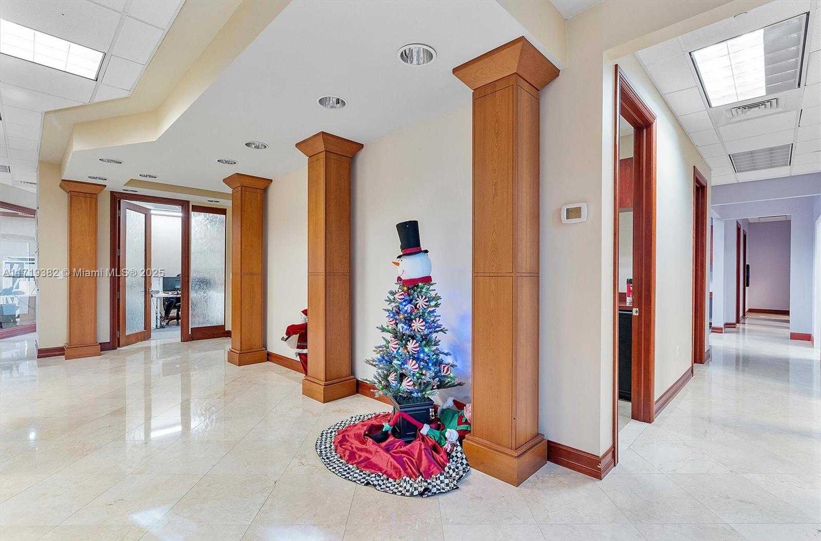 Small Image of 2883 Executive Park Dr, Weston, FL 33331, USA Number 9