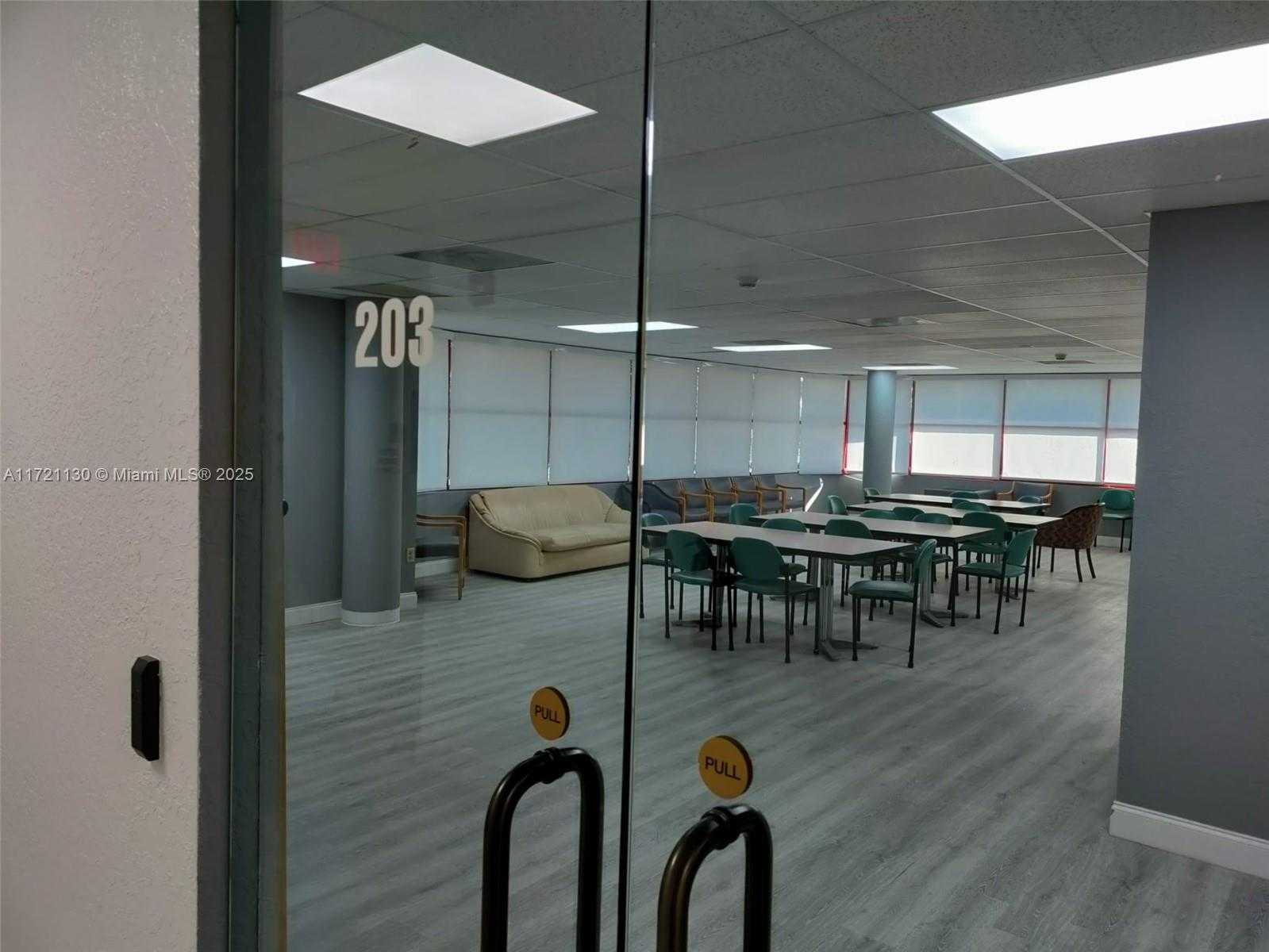 Small Image of 1799 W Oakland Park Blvd, Oakland Park, FL 33311, USA Number 11