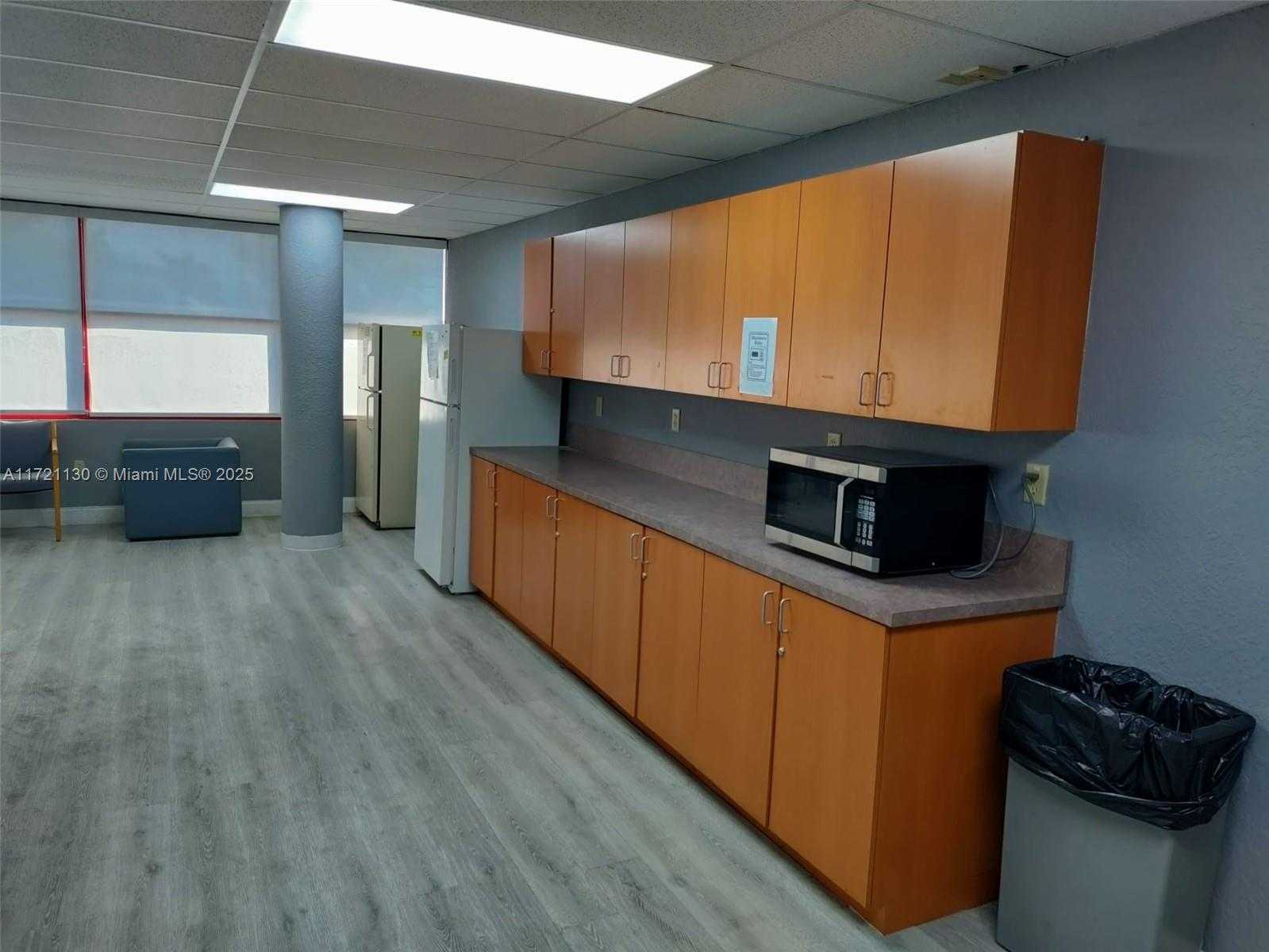 Small Image of 1799 W Oakland Park Blvd, Oakland Park, FL 33311, USA Number 12