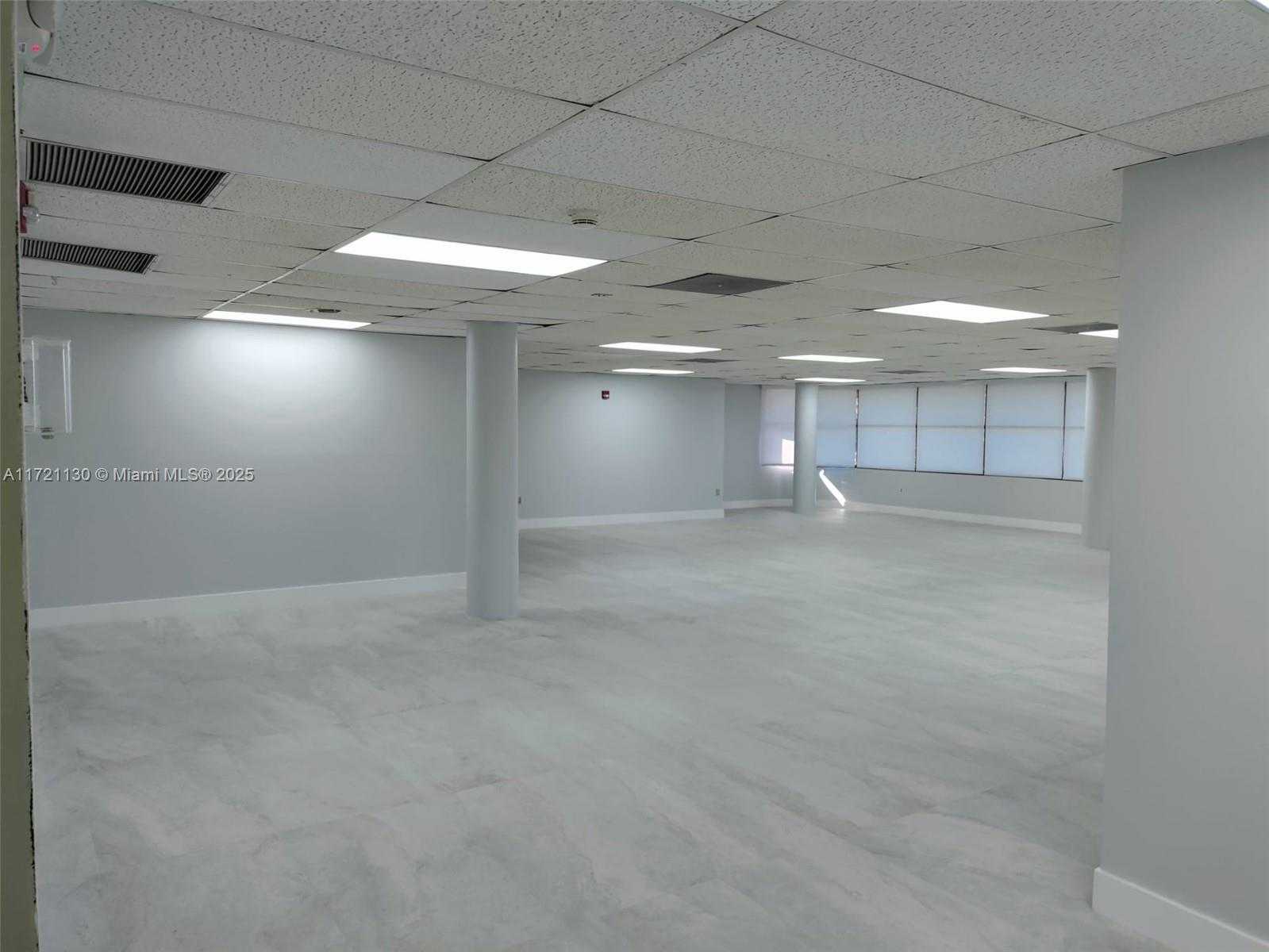 Small Image of 1799 W Oakland Park Blvd, Oakland Park, FL 33311, USA Number 3