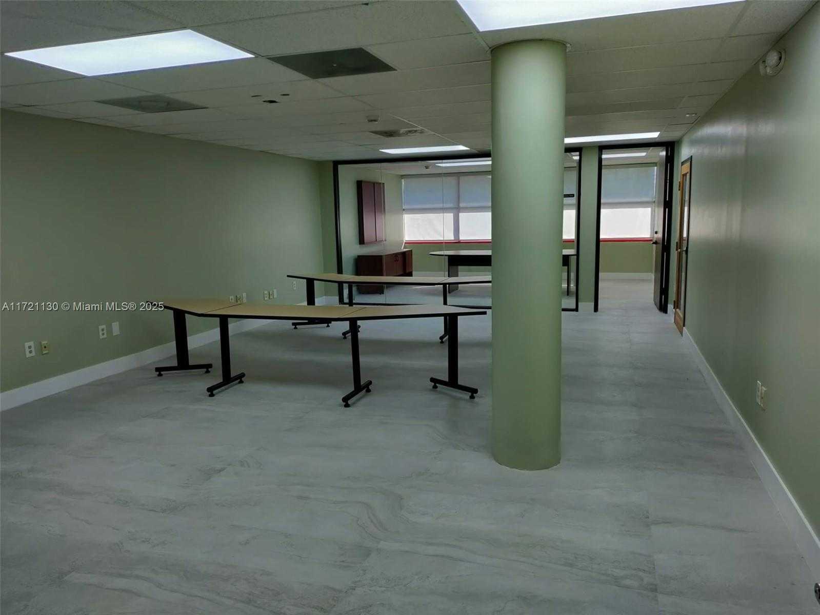 Small Image of 1799 W Oakland Park Blvd, Oakland Park, FL 33311, USA Number 6