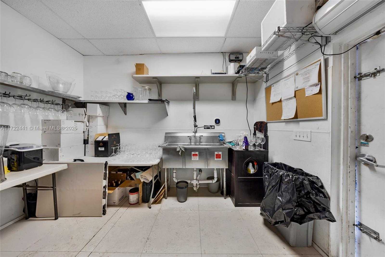 Small Image of 2207, Miami Number 15