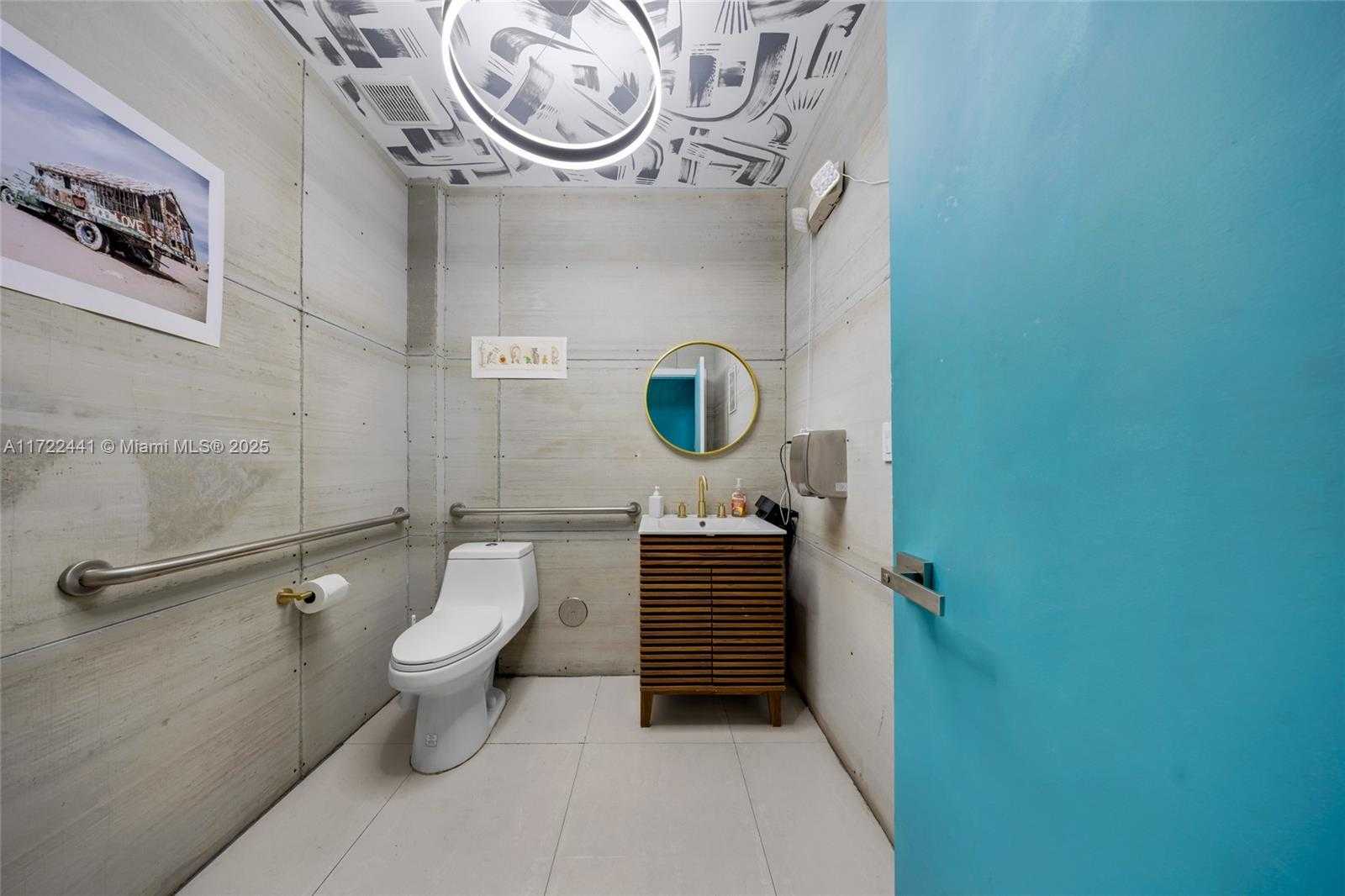 Small Image of 2207, Miami Number 3